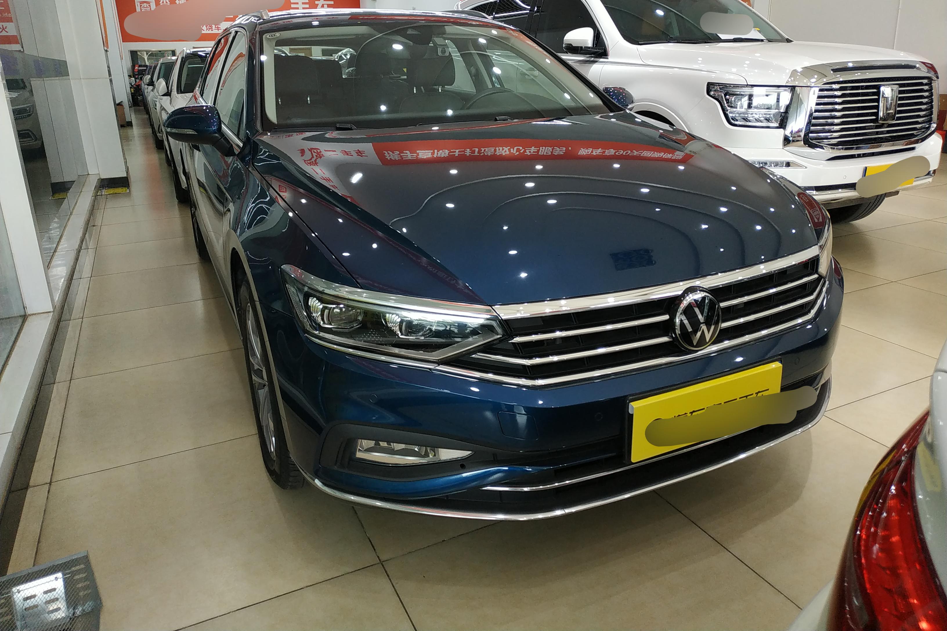 Volkswagen Passat Variant 2023 immagine di auto #18