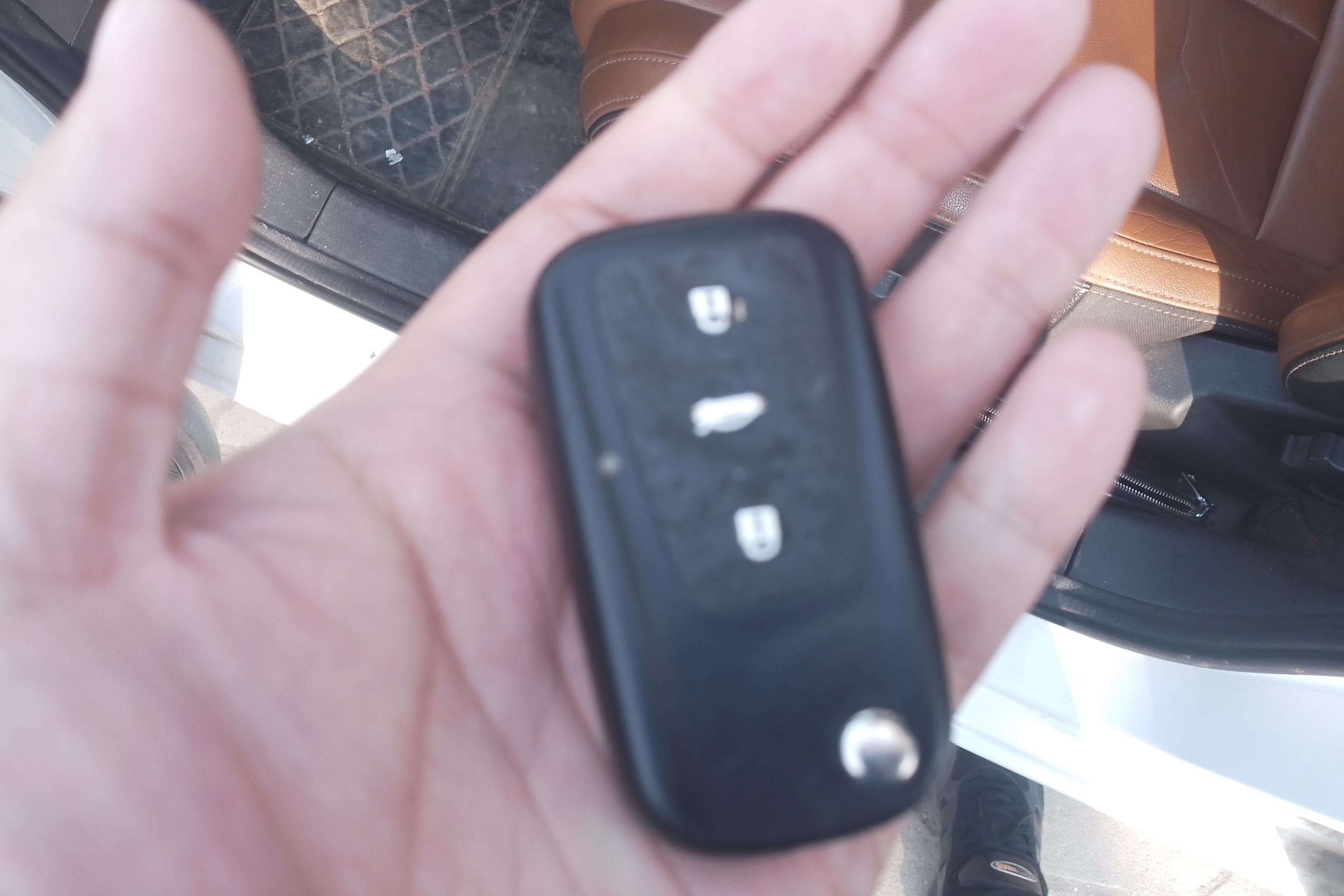 MG GT 2017 car image #18