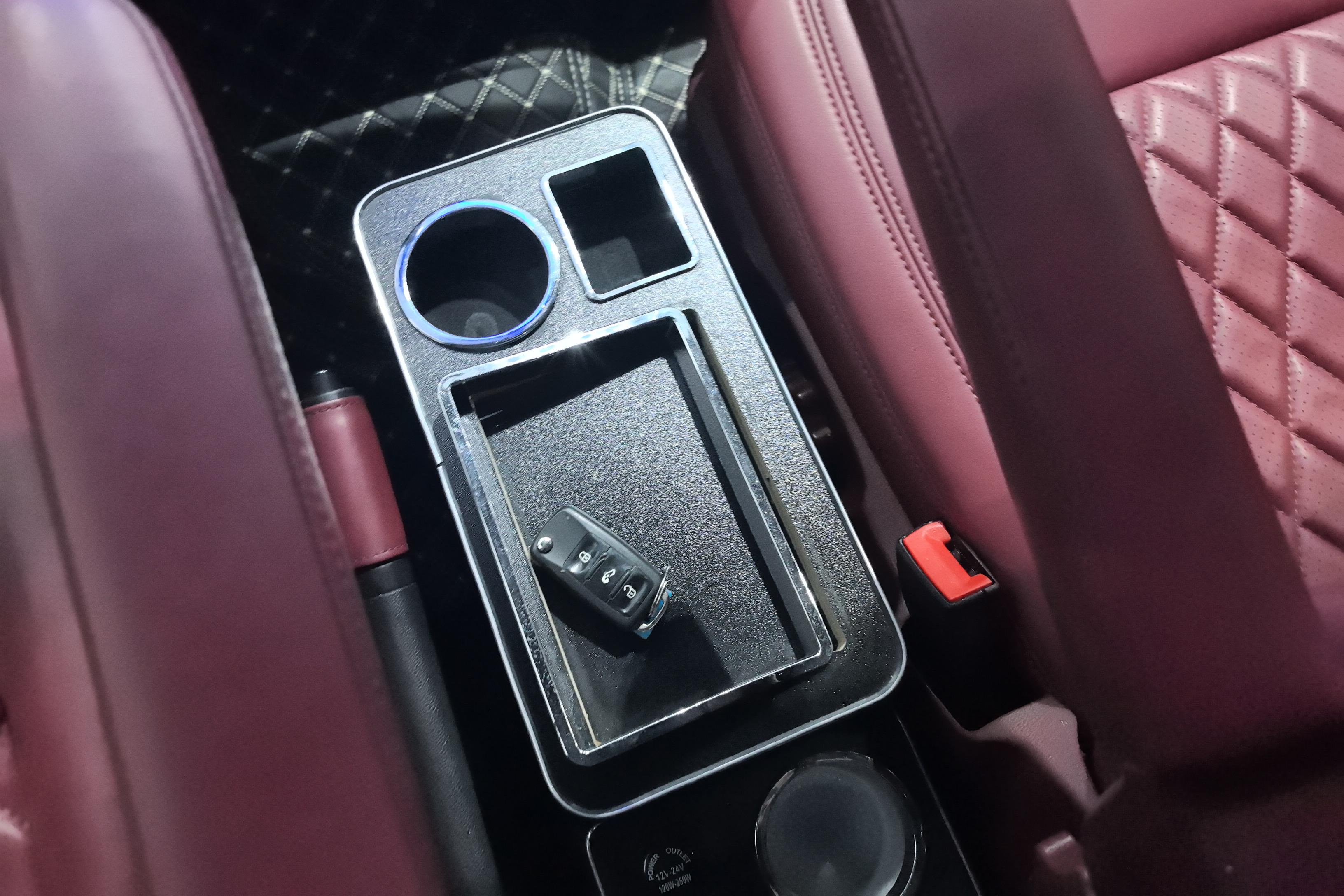 Volkswagen Caravelle 2018 immagine di auto #18