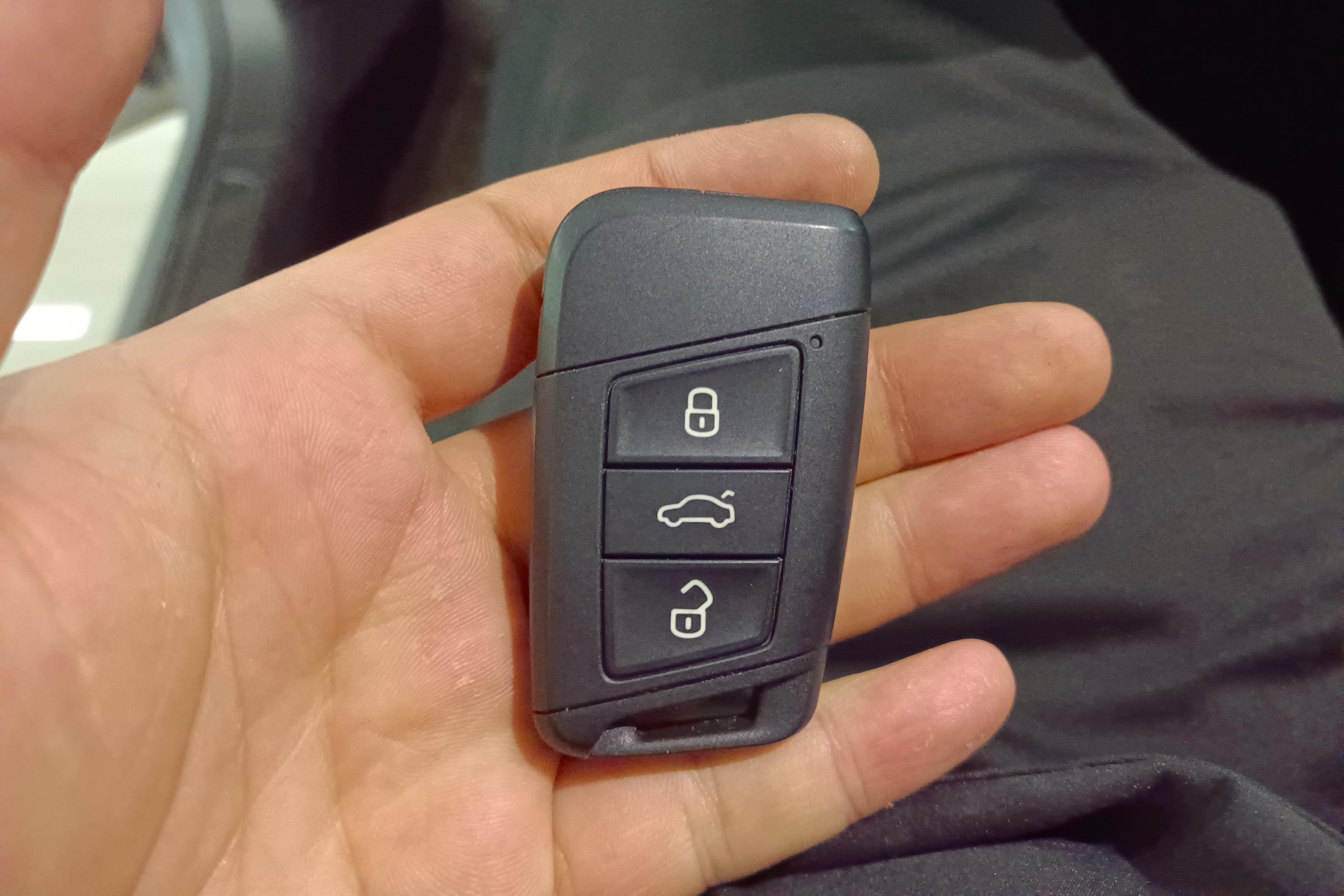 Volkswagen Passat Variant 2023 immagine di auto #18