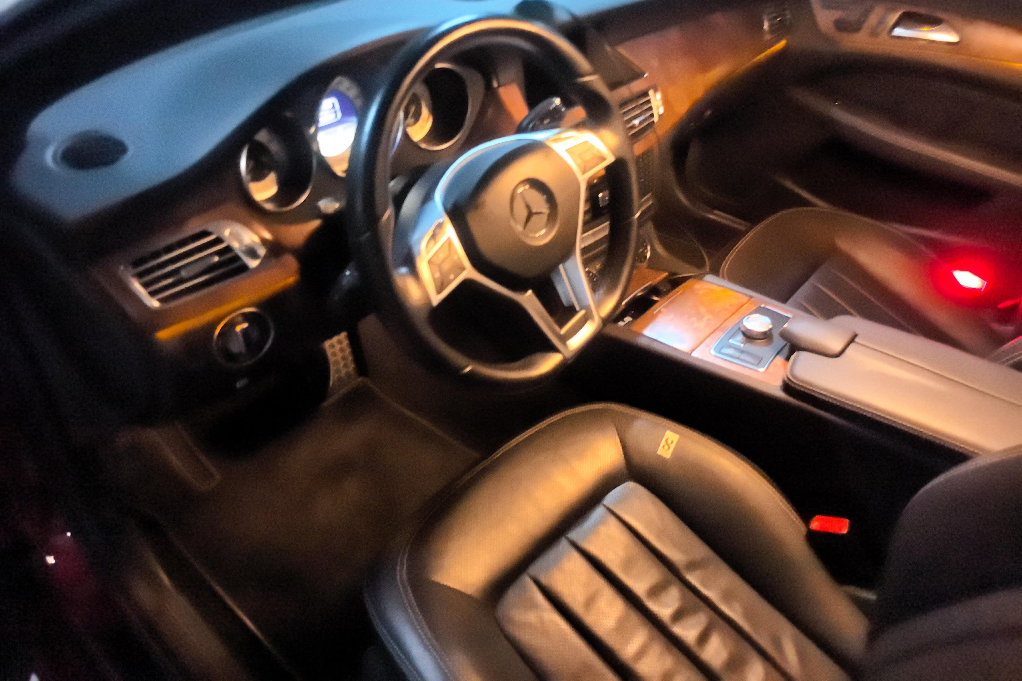 Mercedes-Benz CLS Class 2012 car image #18