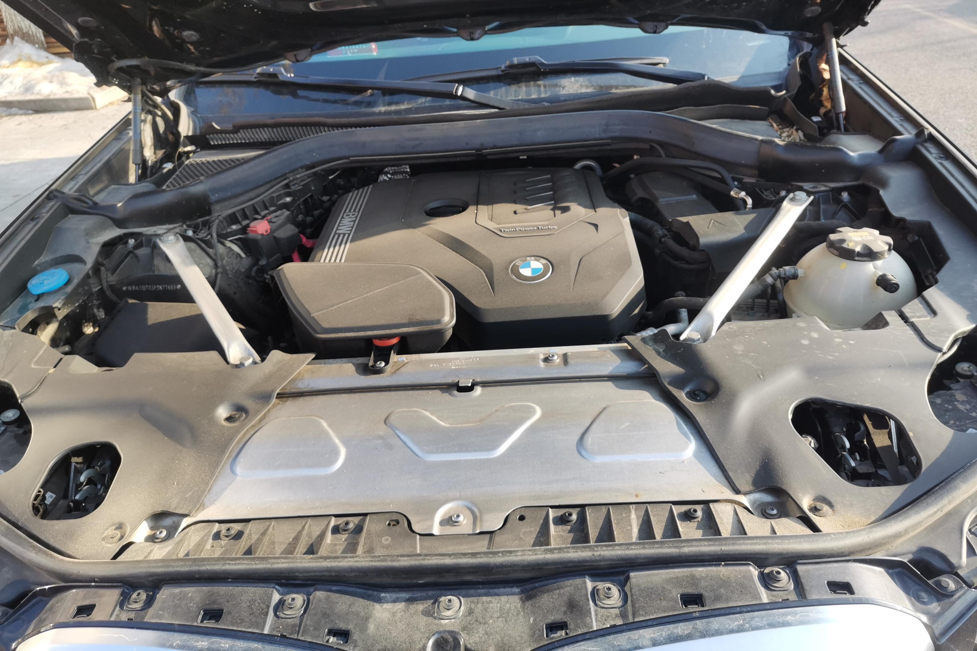 BMW X4 M40i 2023 immagine di auto #18