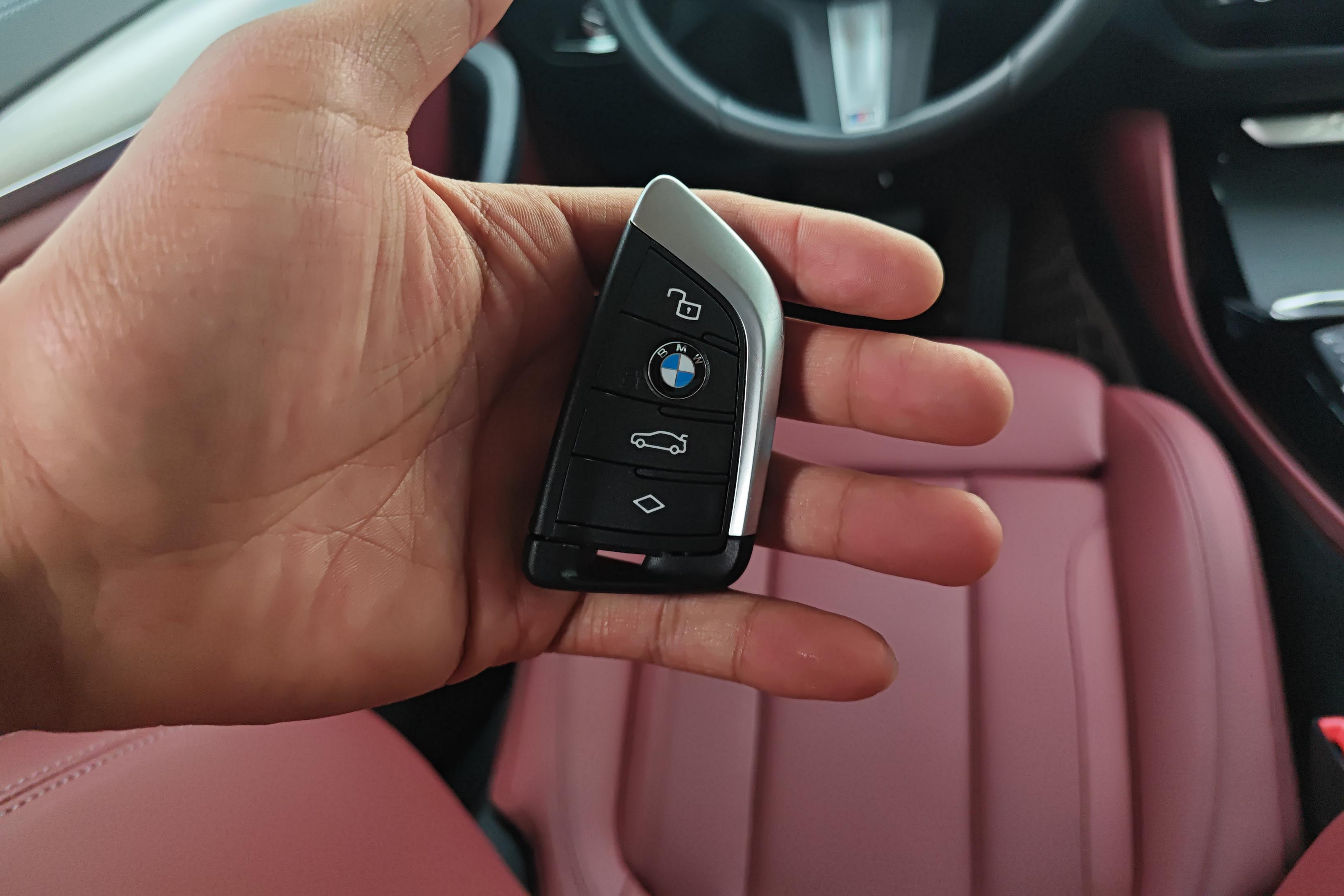 BMW X4 M40i 2023 #18 BMW X4 M40i 2023 car image #18