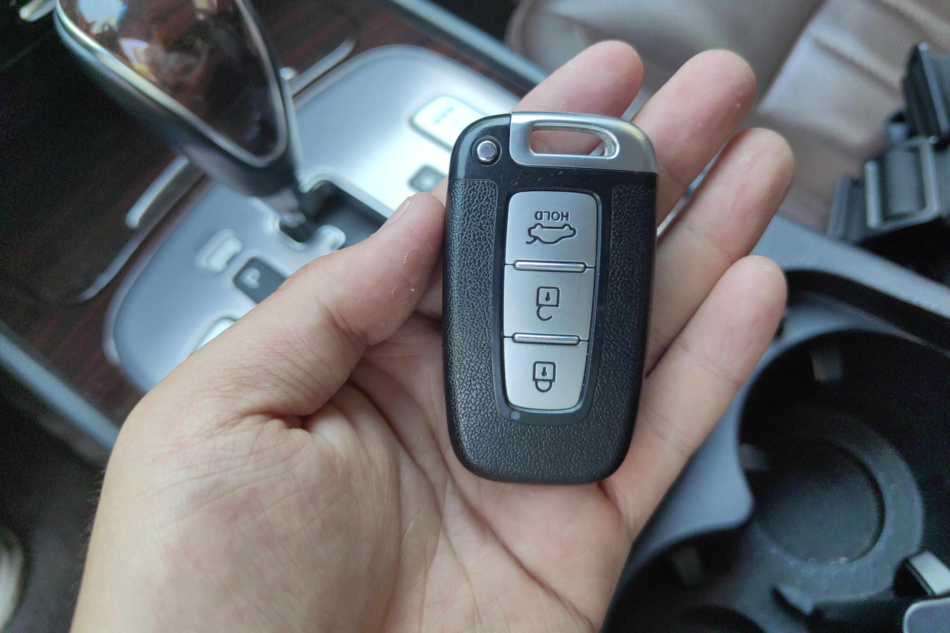 Hyundai Rohens 2014 car image #18