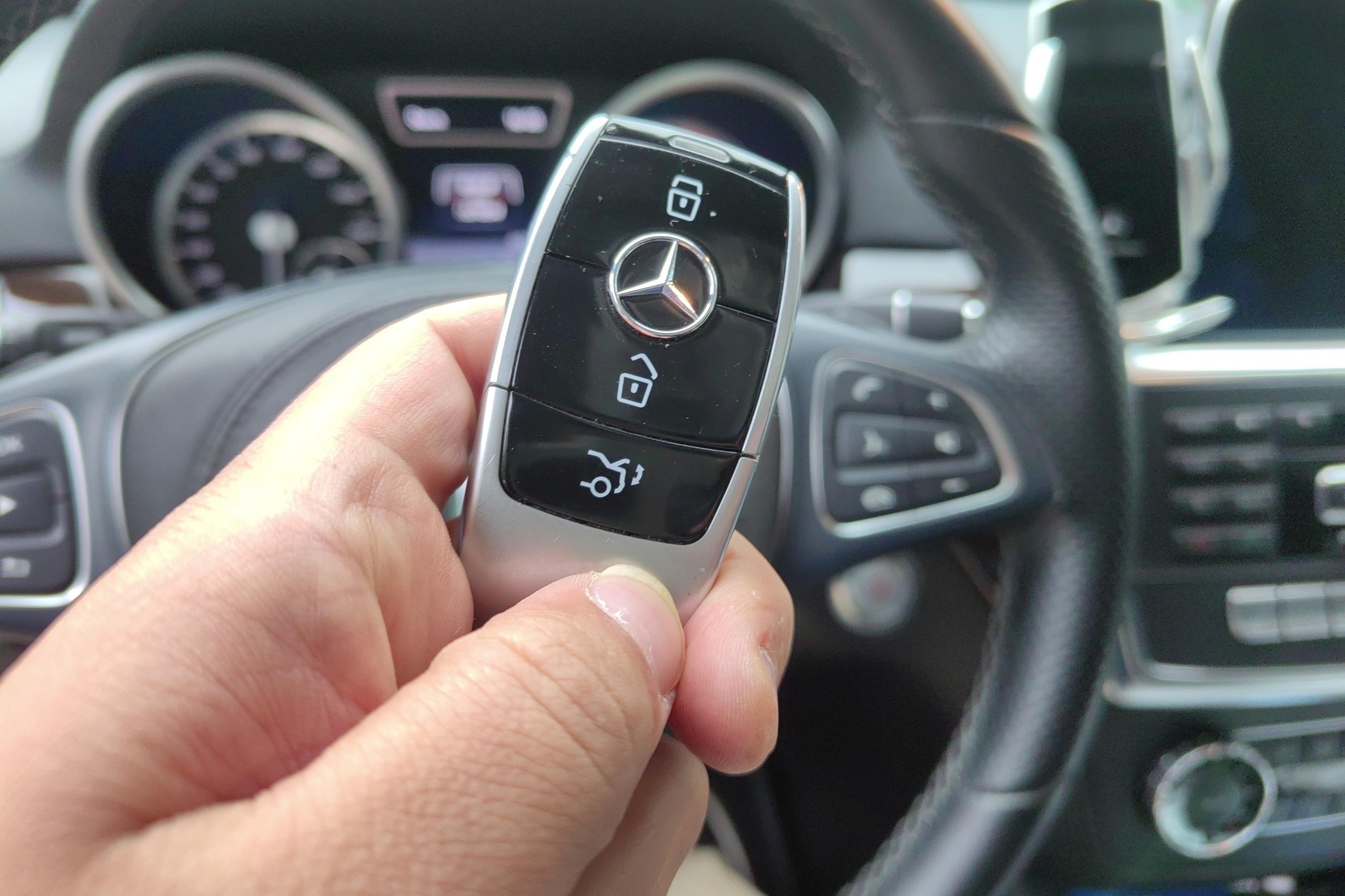 Mercedes-Benz GL Class 2015 car image #18