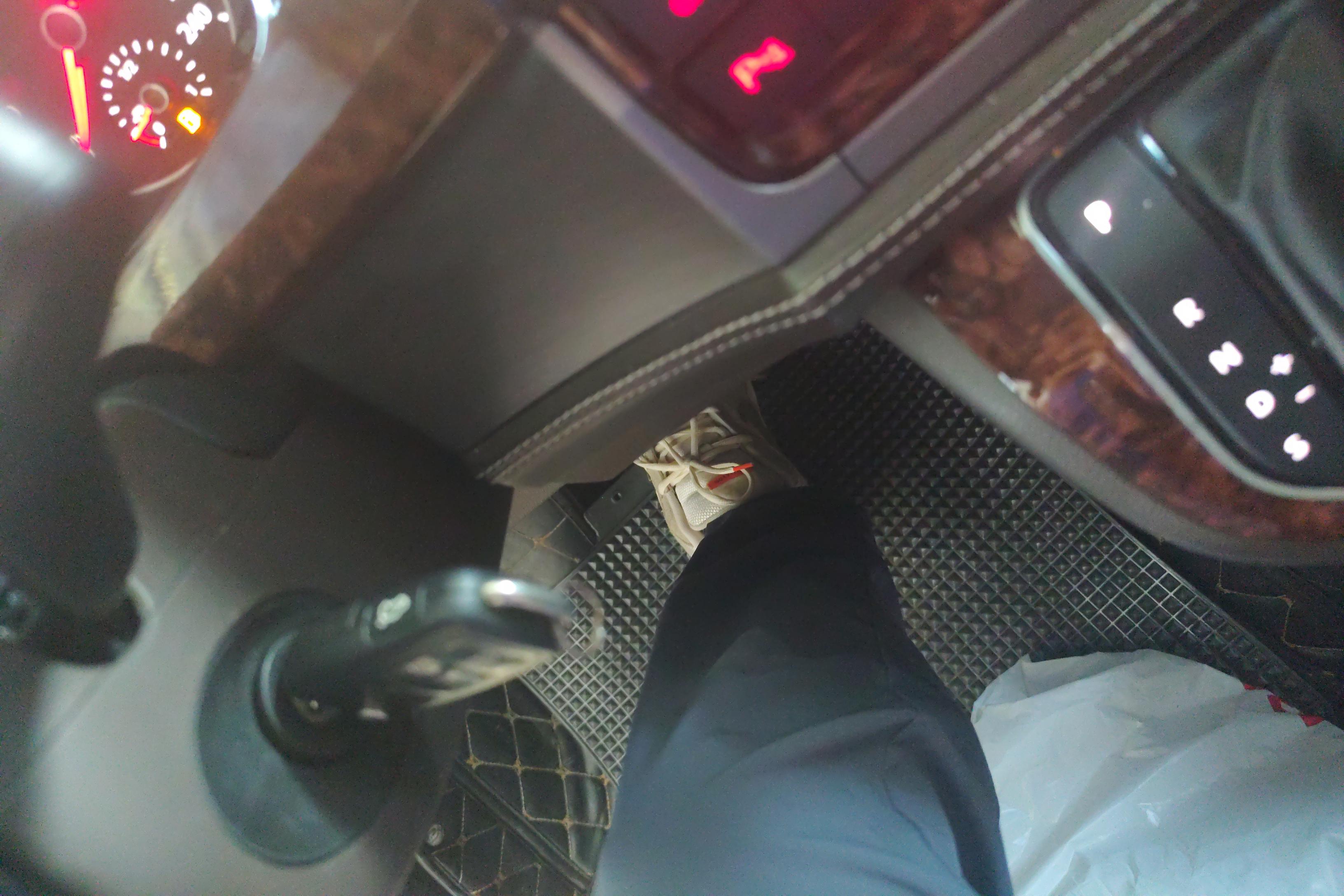 Volkswagen Caravelle 2018 car image #18