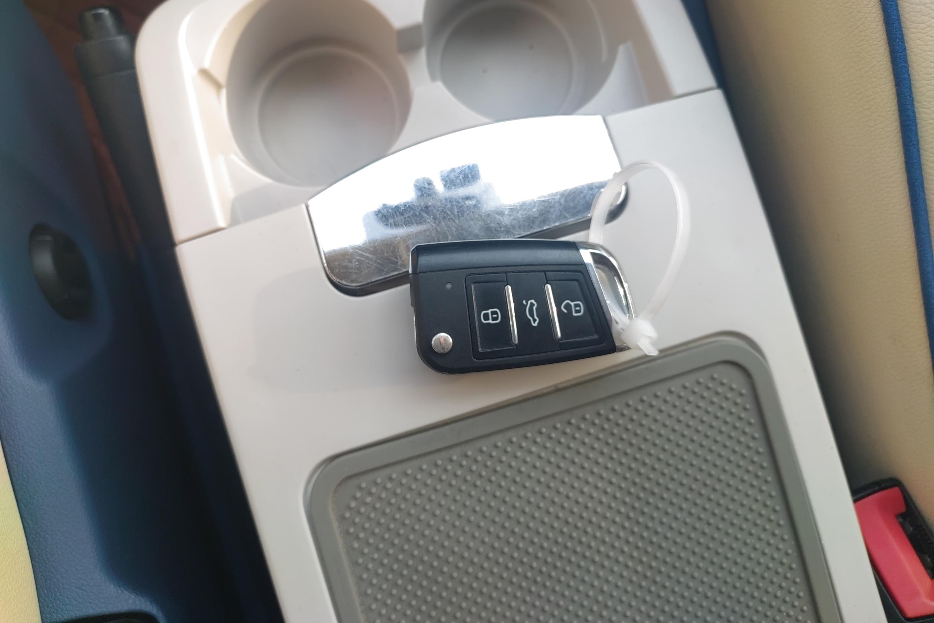 Volkswagen Caravelle 2017 car image #18