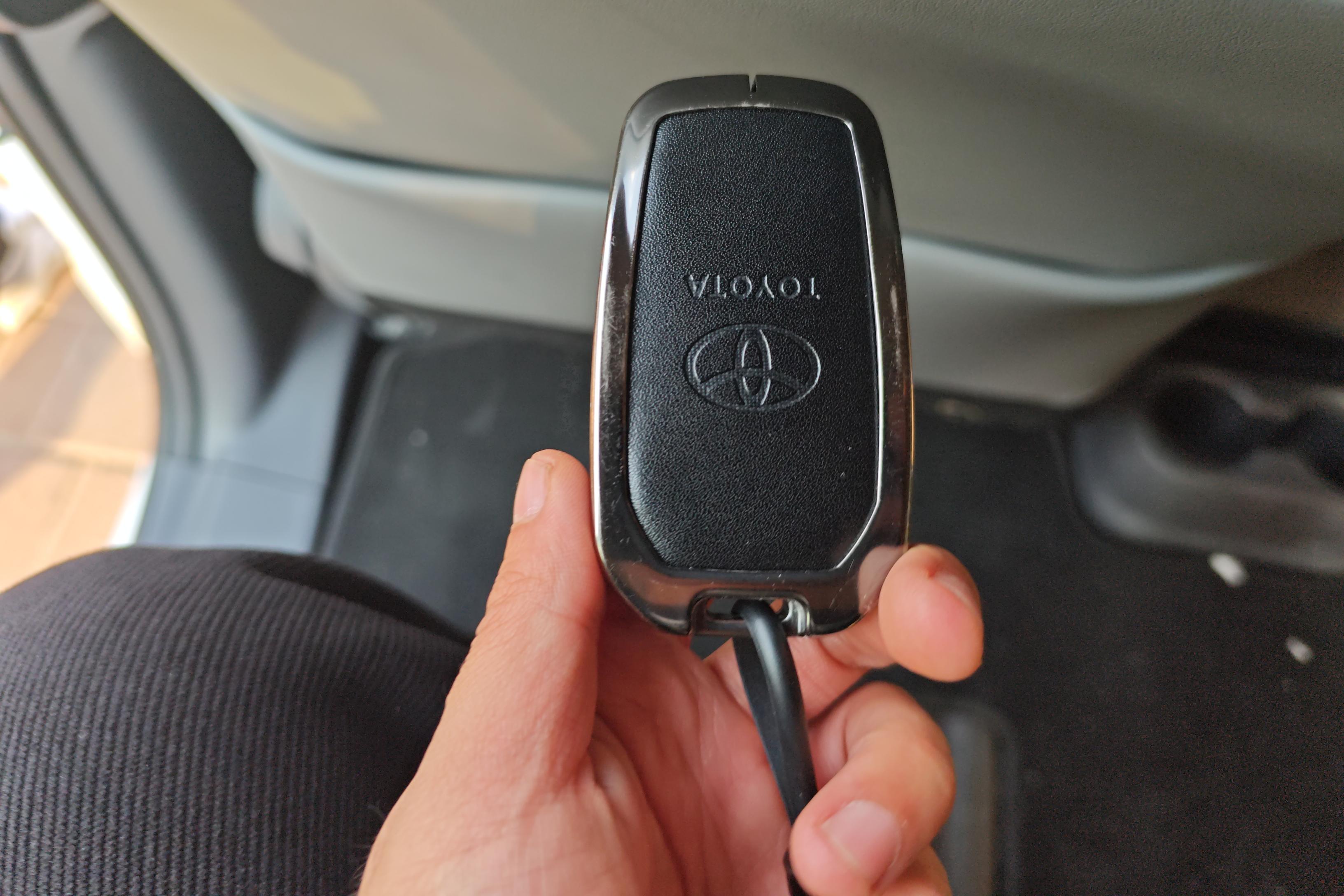 Toyota Granvia 2024 car image #18