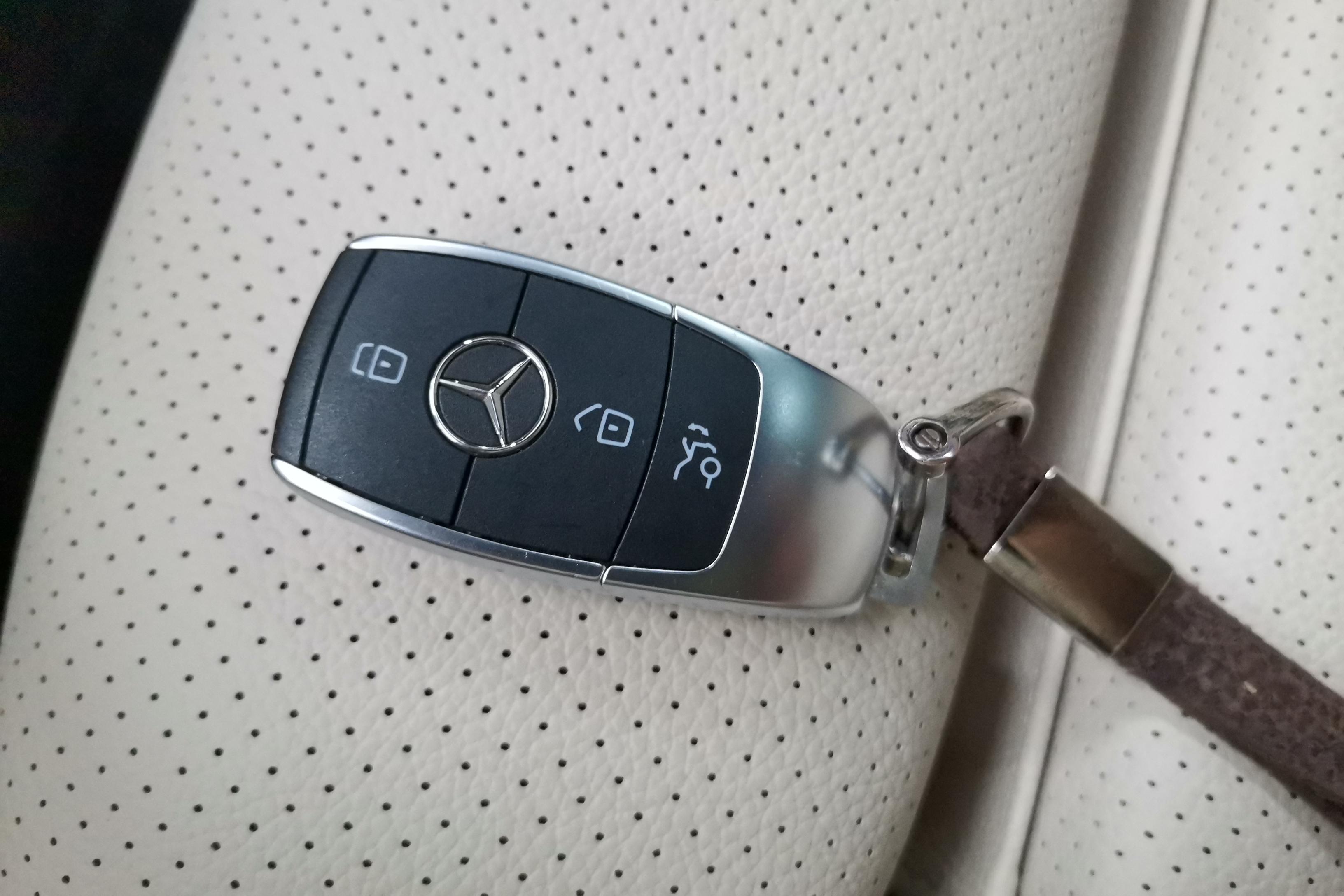Mercedes-Benz EQC Class 2021 car image #18