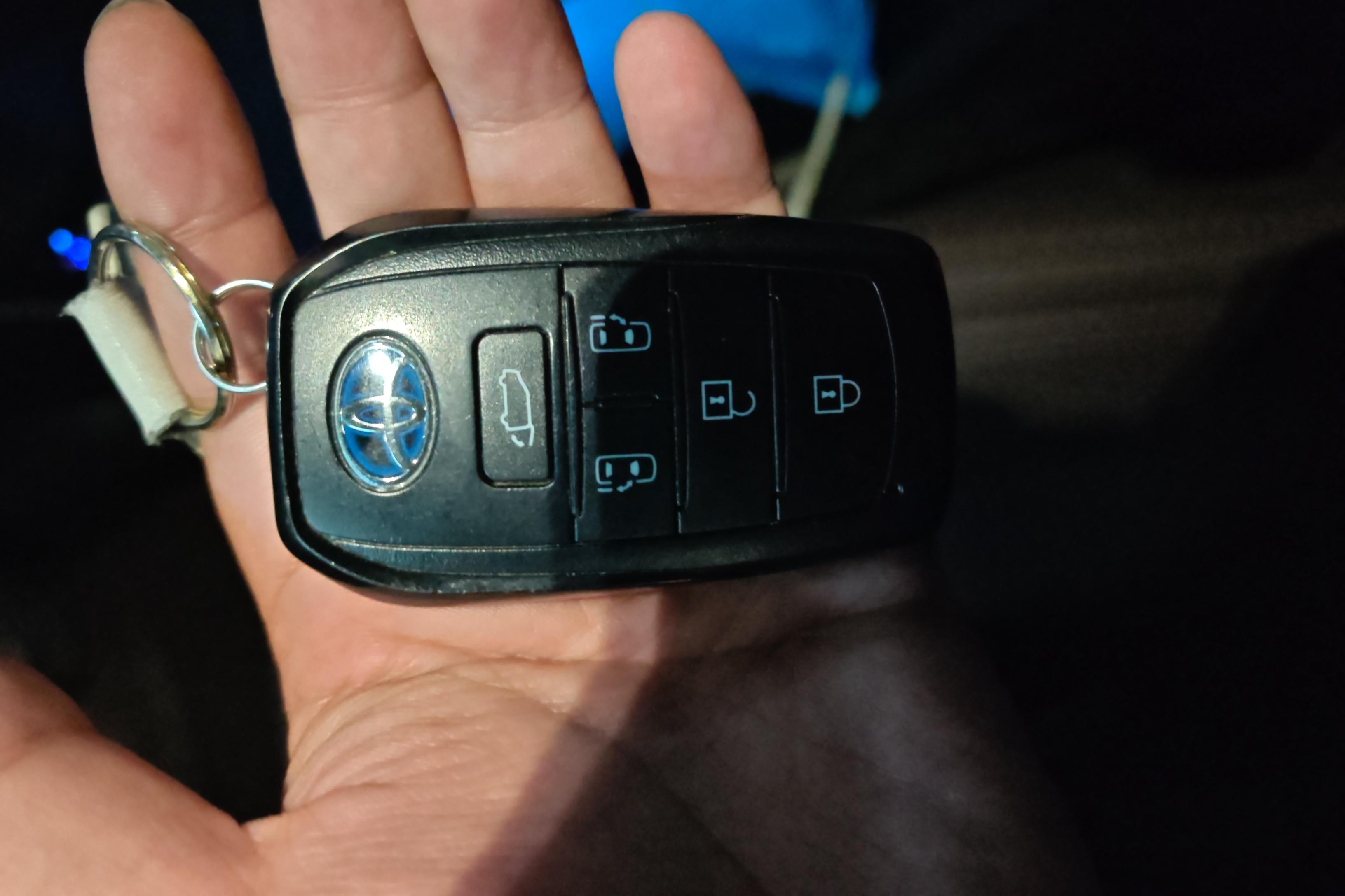 Toyota Granvia 2023 car image #18