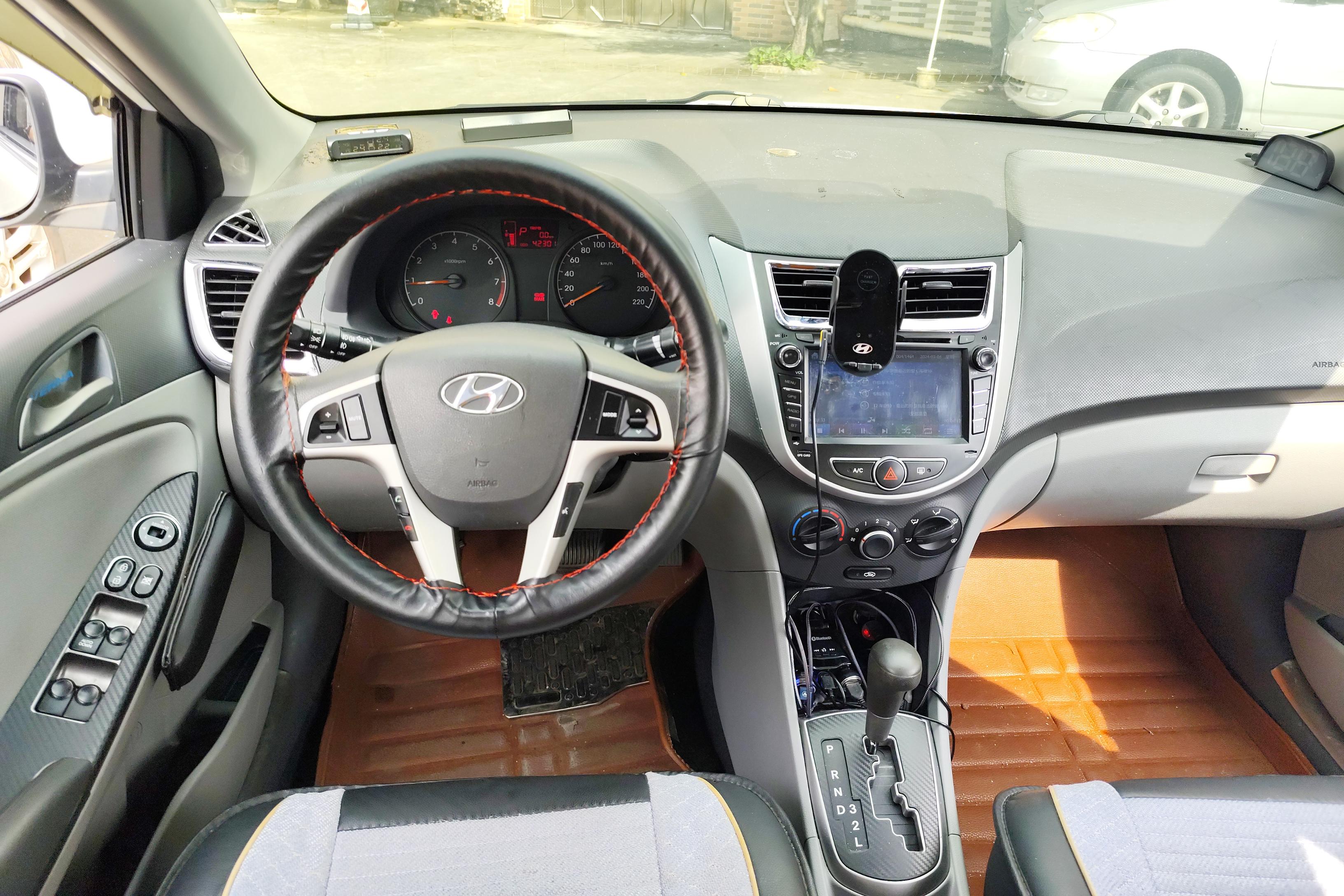 Hyundai Reina 2016 car image #18