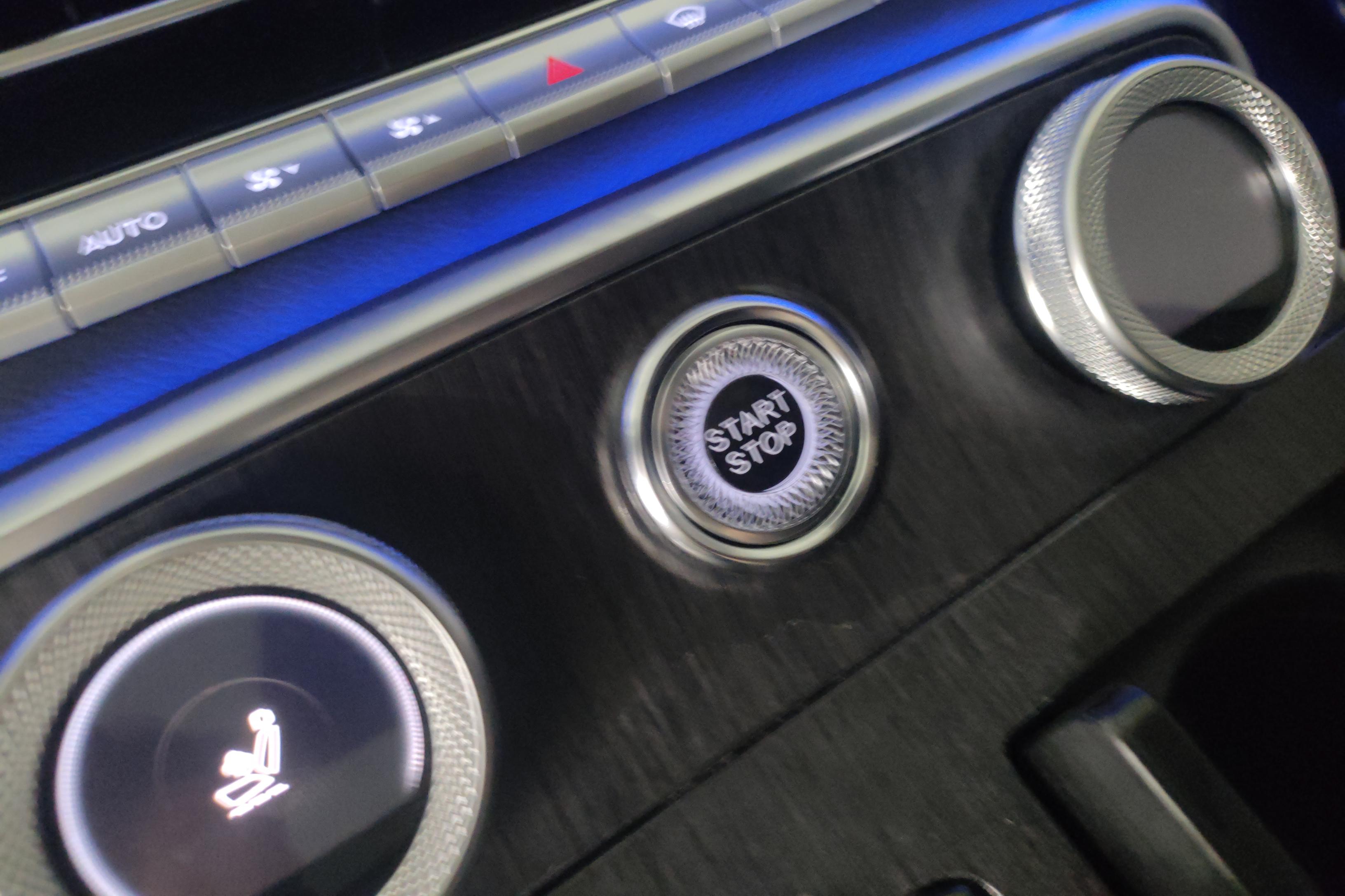 HongQi H9 2023 car image #18