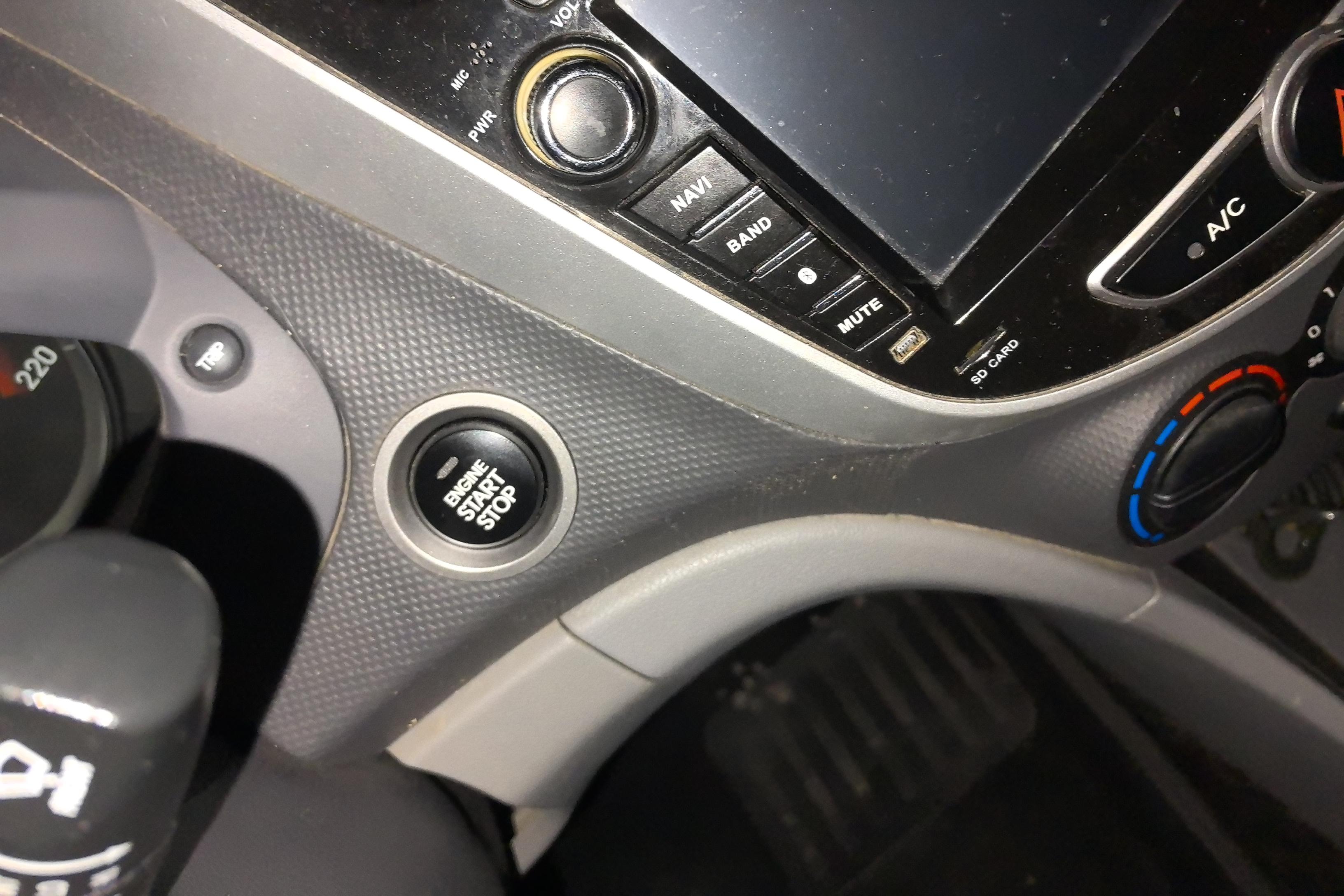 Hyundai Reina 2014 car image #18