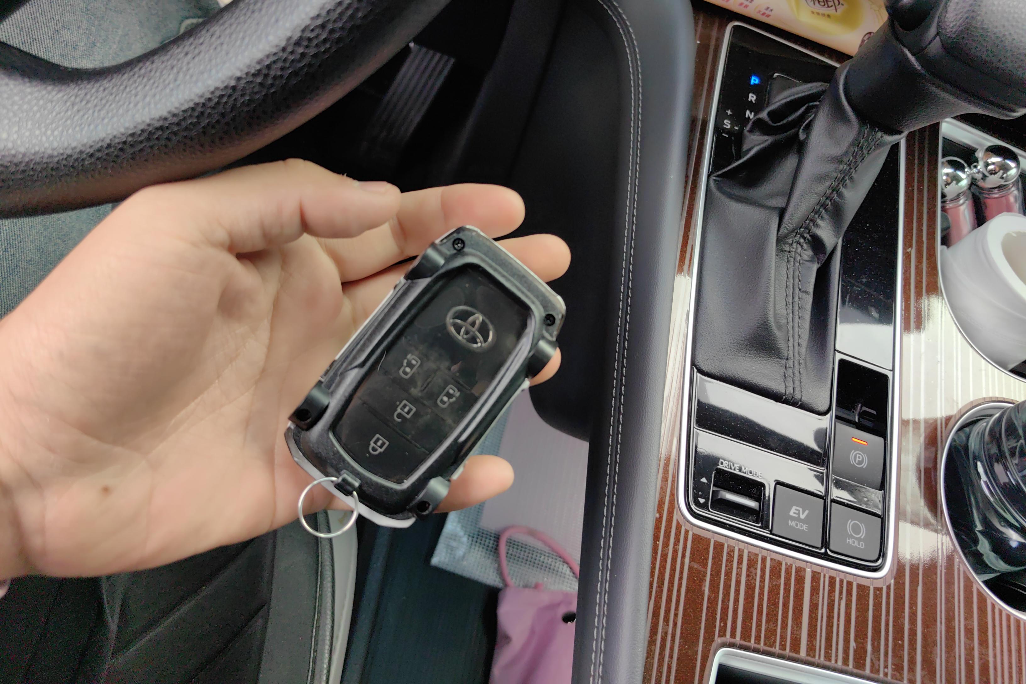 Toyota Granvia 2024 immagine di auto #18