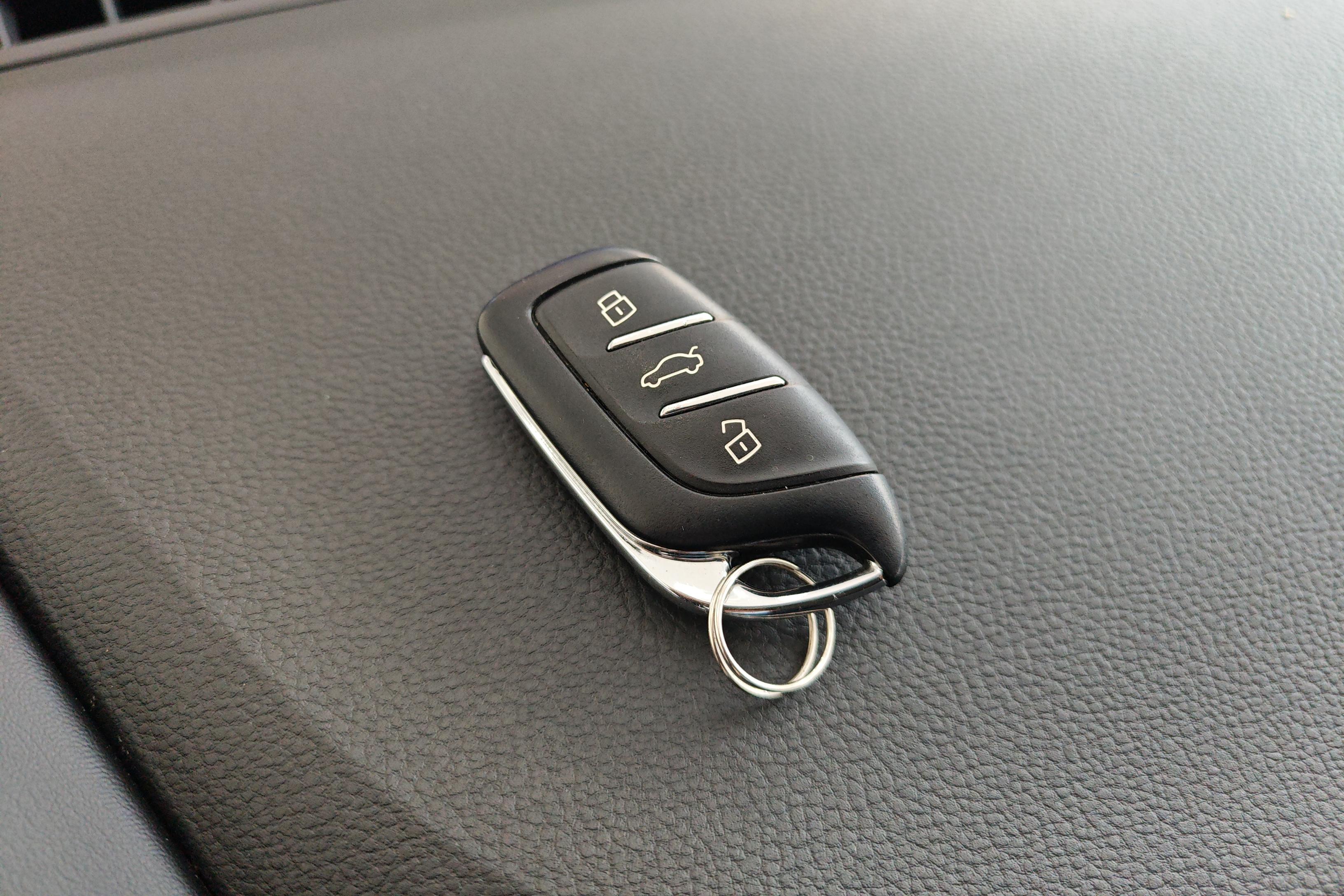 MG Pilot New Energy 2021 #18 MG Pilot New Energy 2021 car image #18