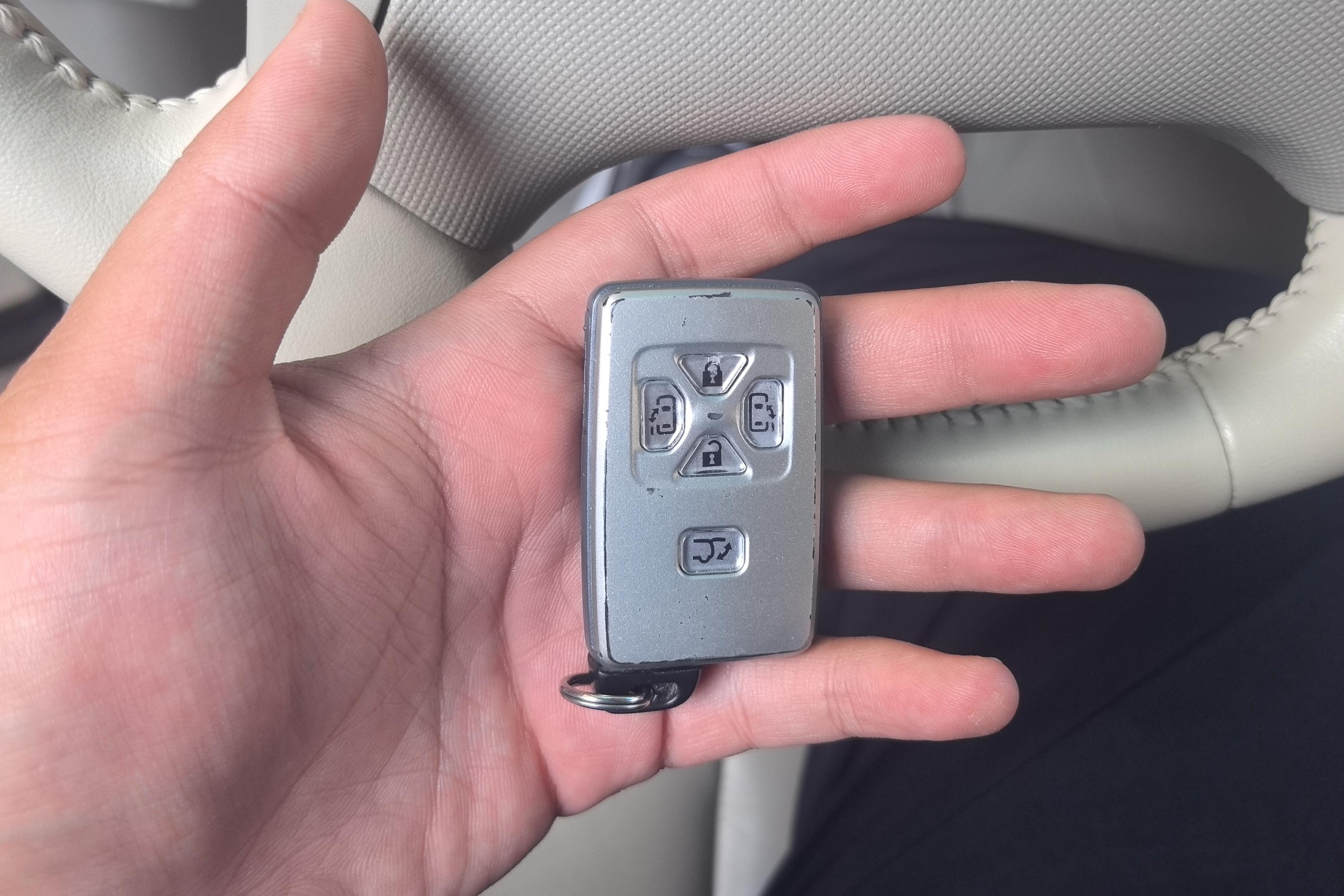 Toyota Previa 2012 car image #18