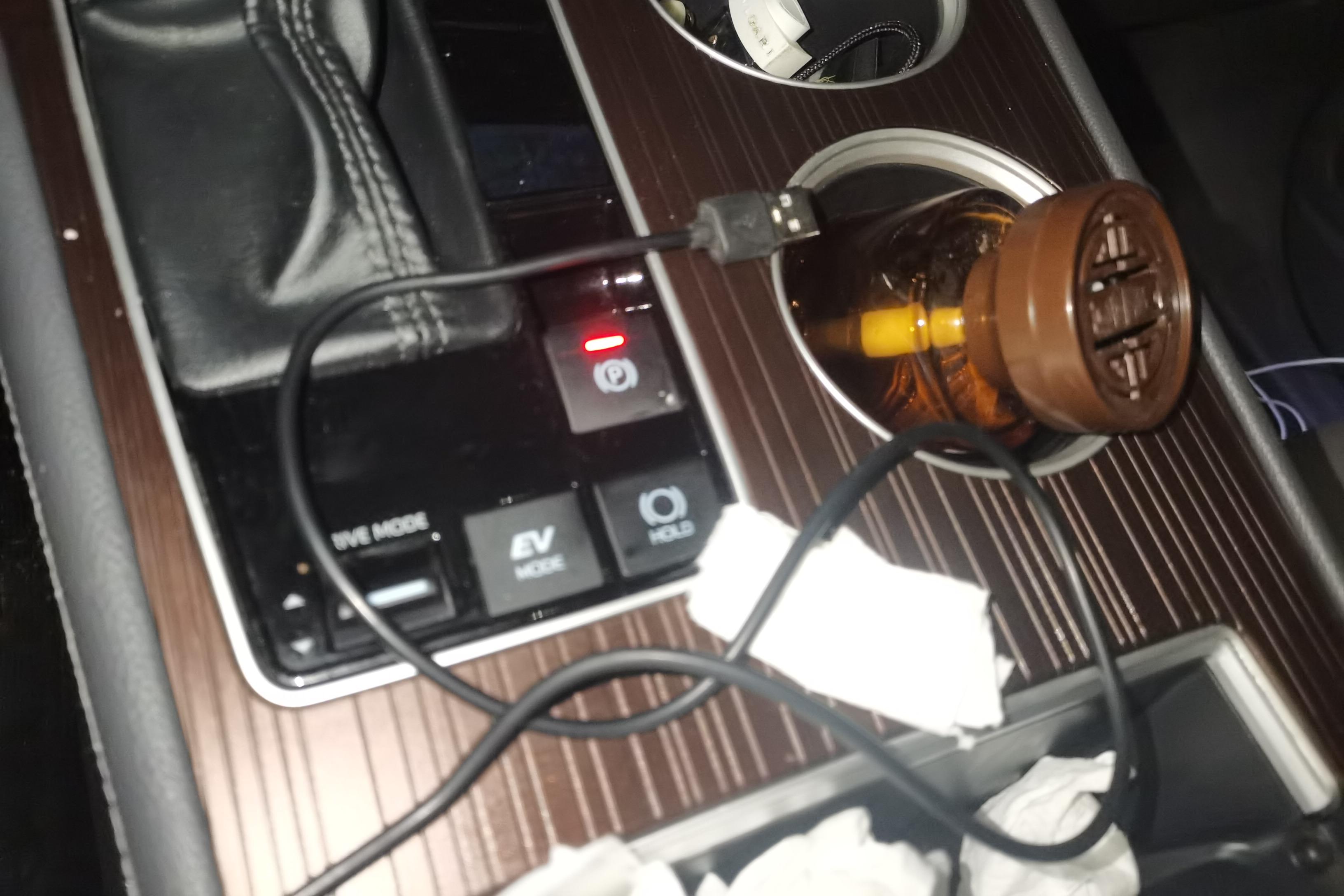 Toyota Granvia 2023 car image #18