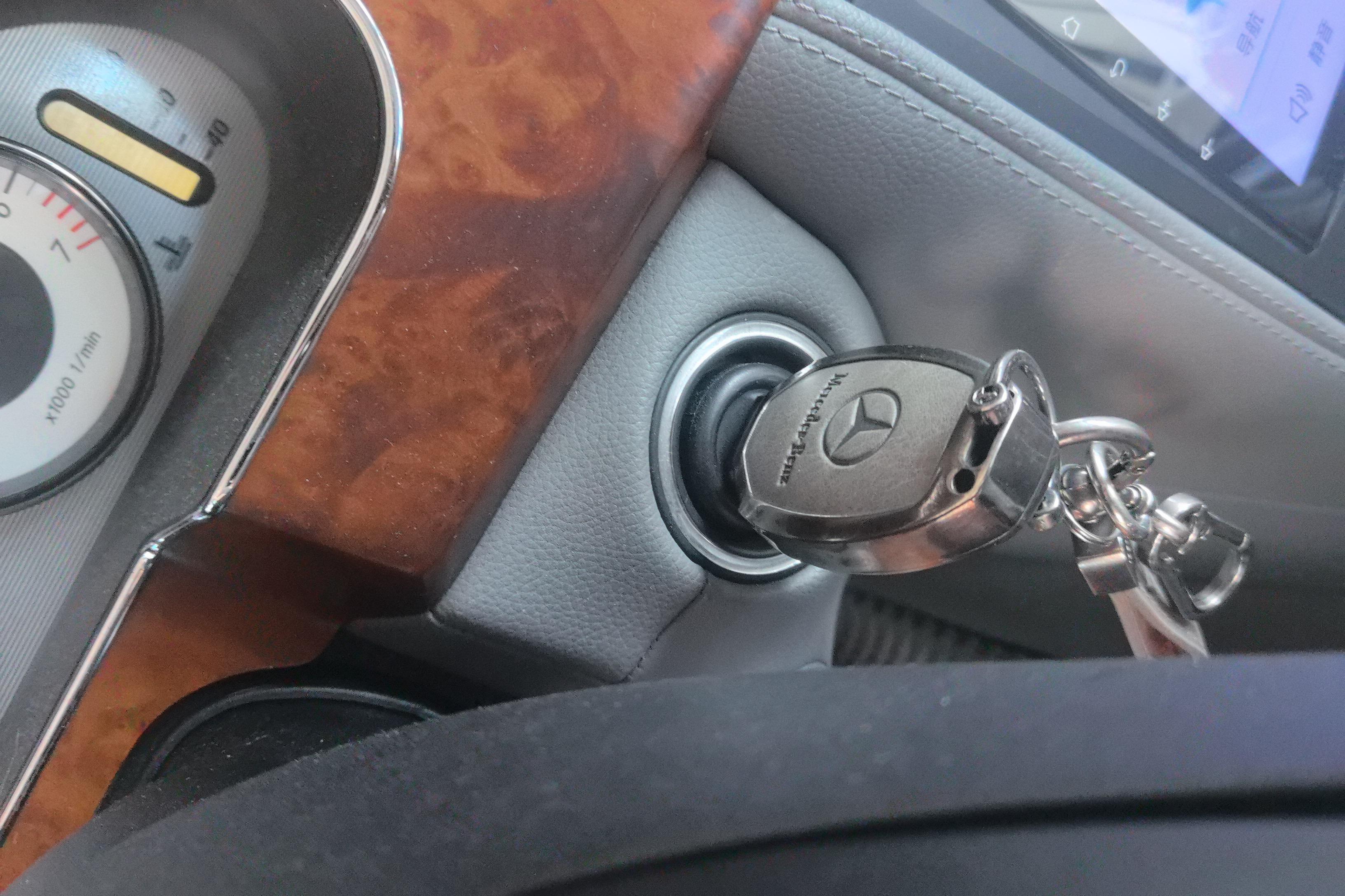 Mercedes-Benz CLS AMG 2010 car image #18