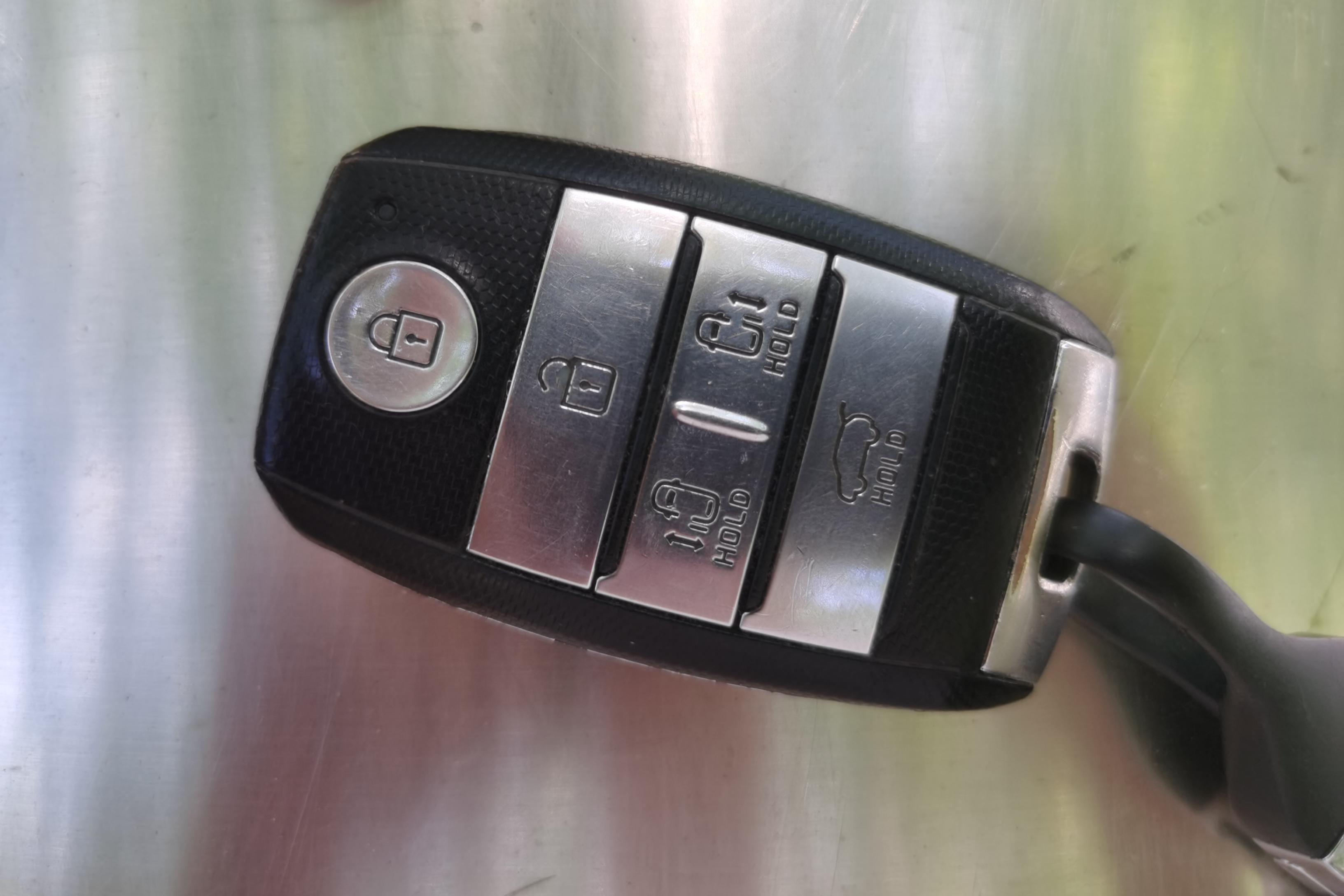 Kia Carnival 2016 изображение автомобиля #18