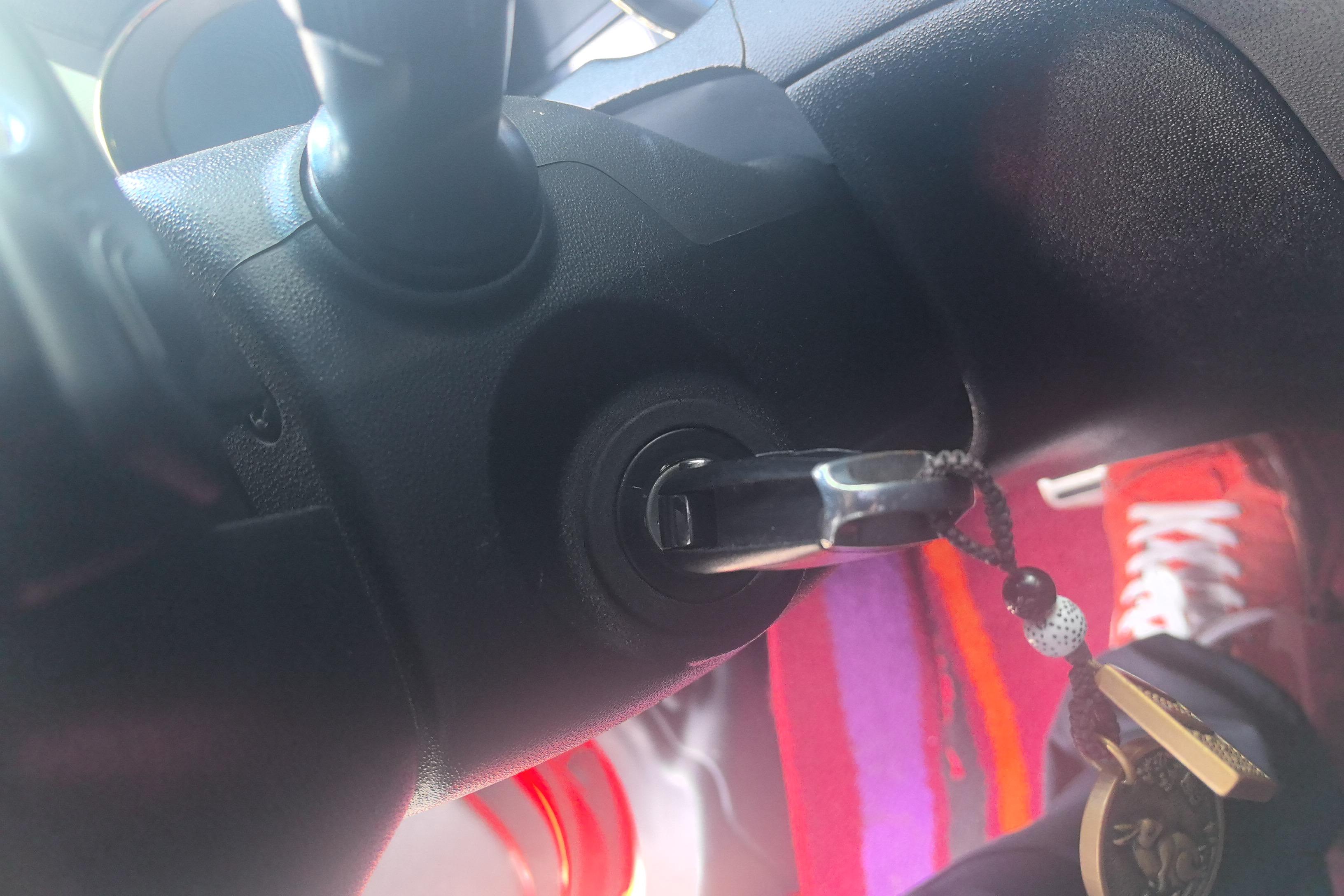 Hyundai Rohens 2011 car image #18