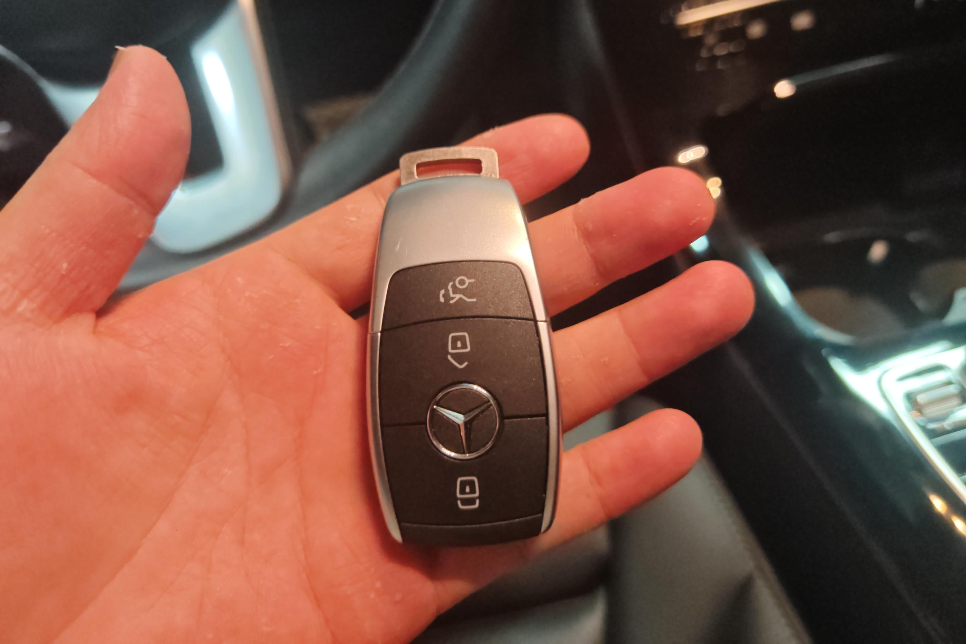 Mercedes-Benz EQC Class 2020 car image #18