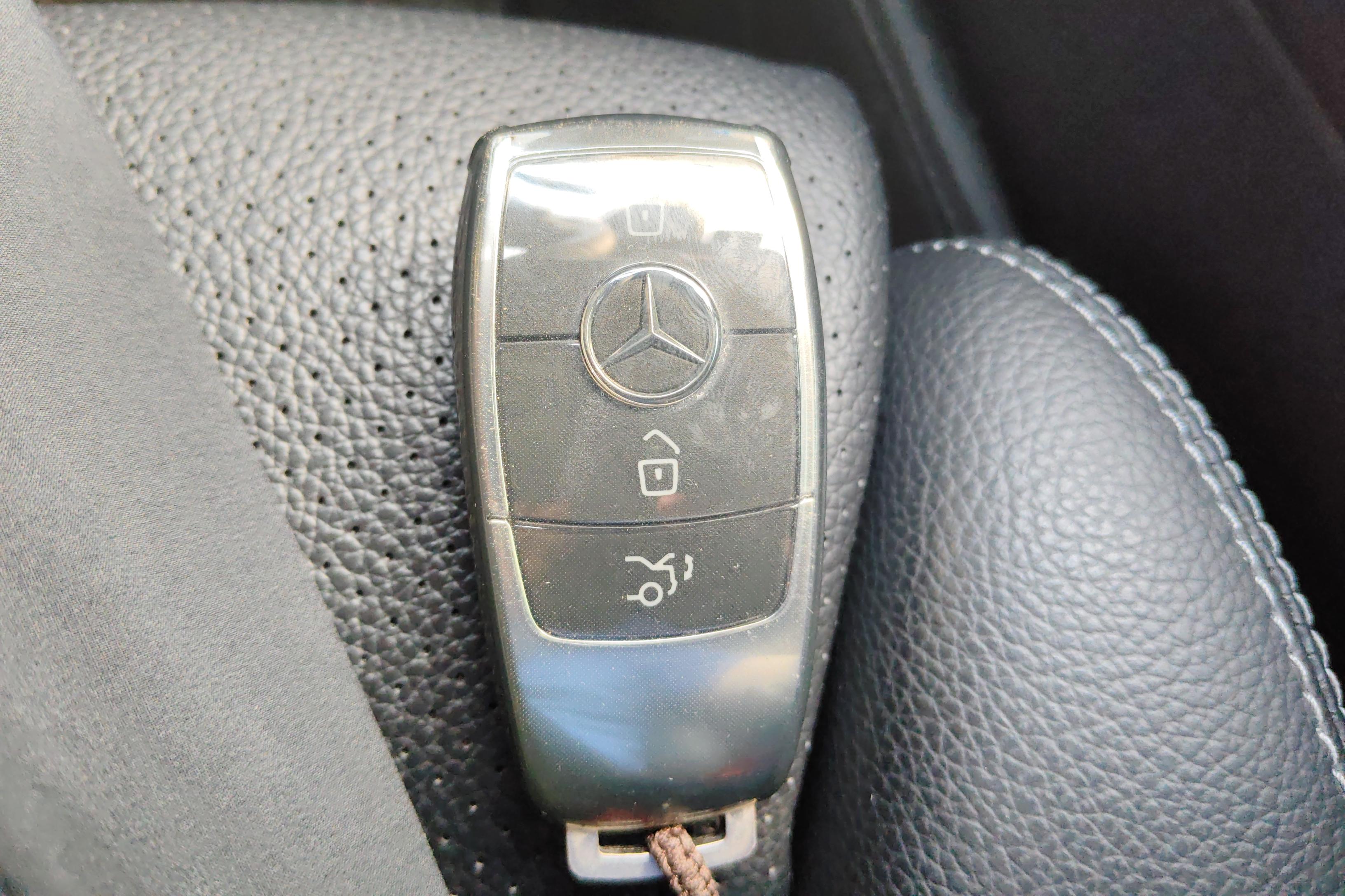 Mercedes-Benz EQC Class 2020 car image #18