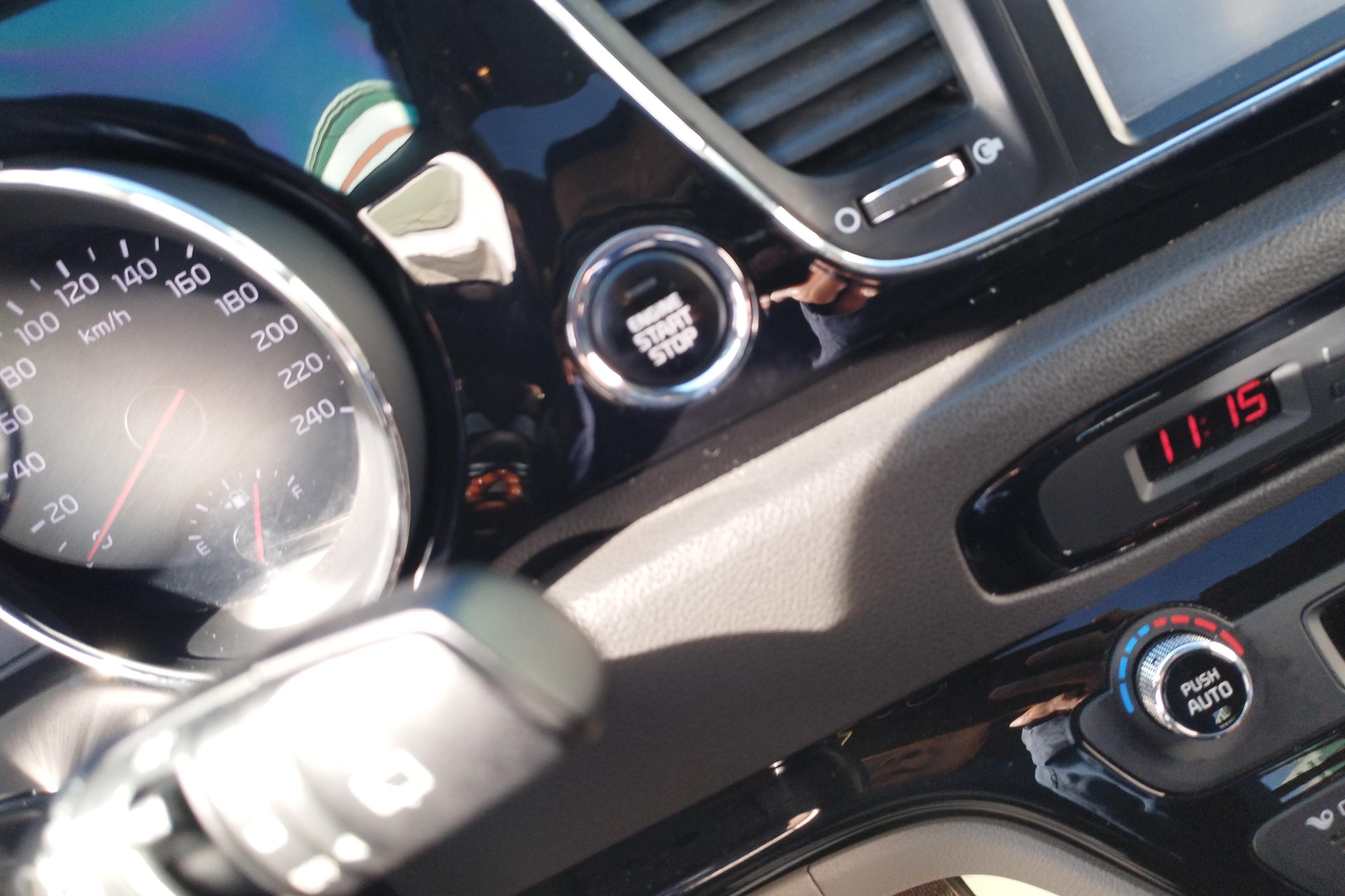 Kia Carnival 2017 изображение автомобиля #18