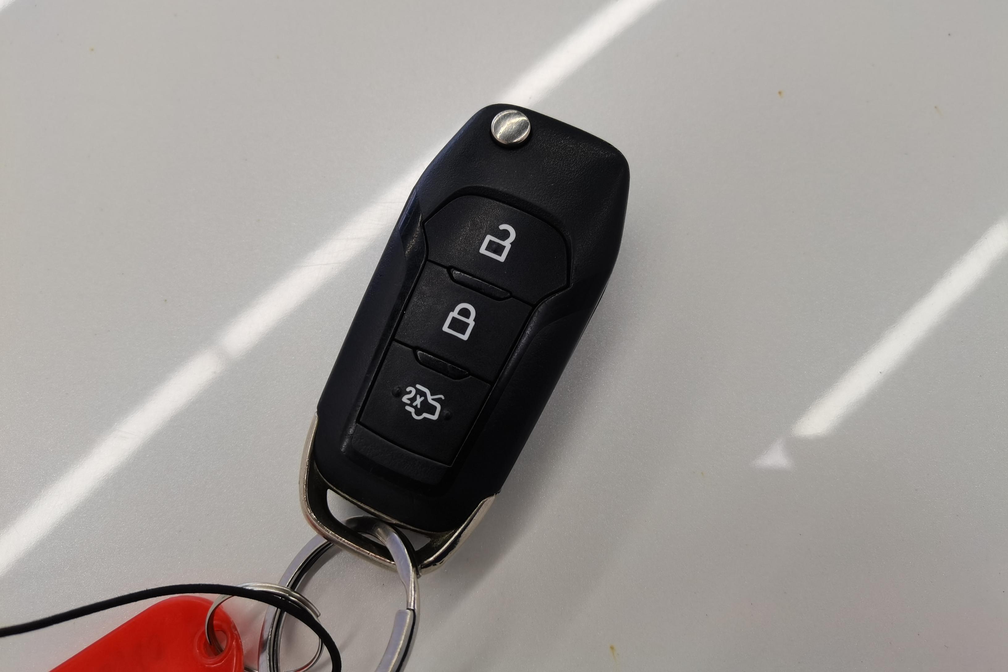 Ford Escort 2015 car image #18