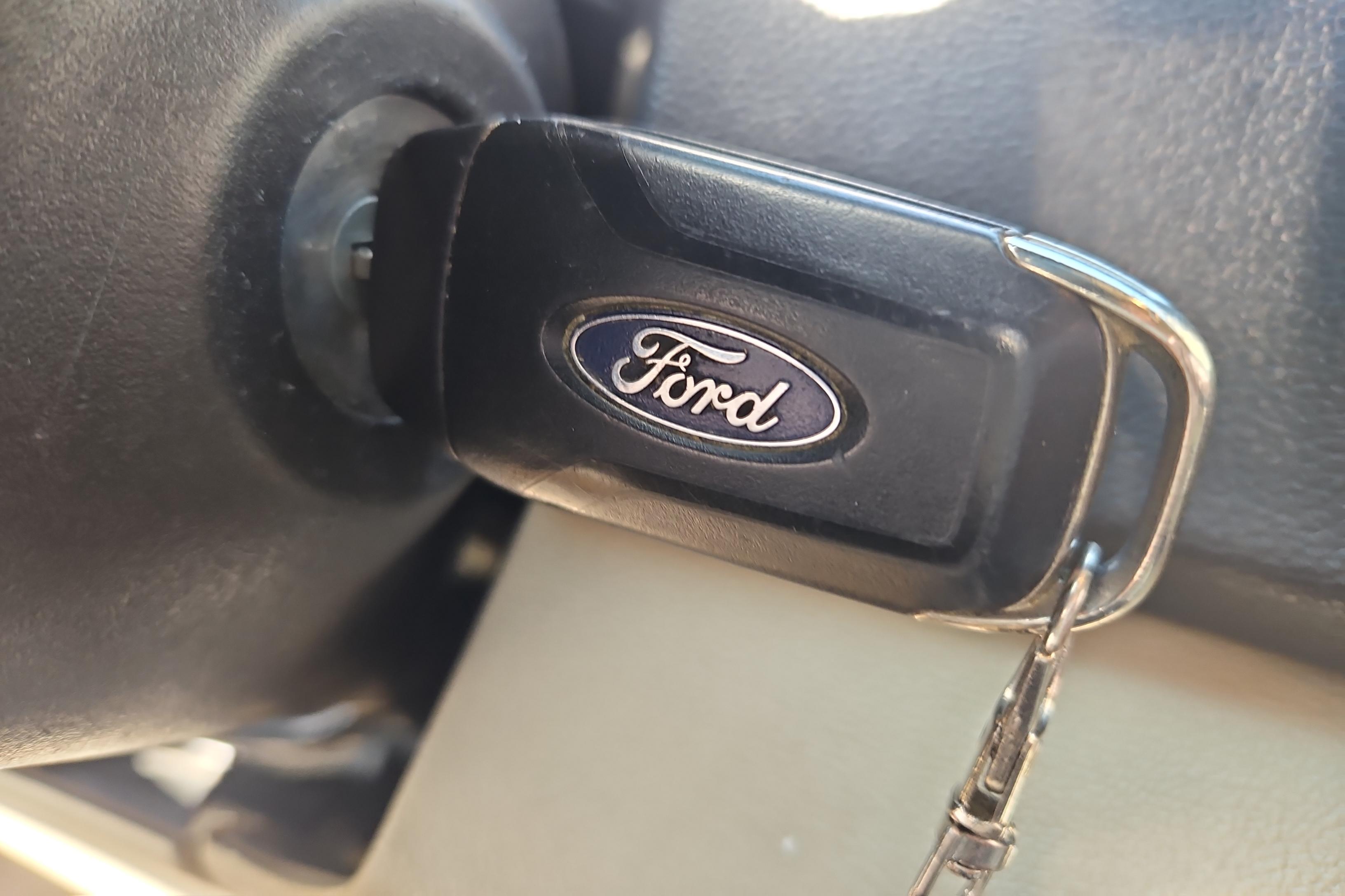 Ford Escort 2018 car image #18