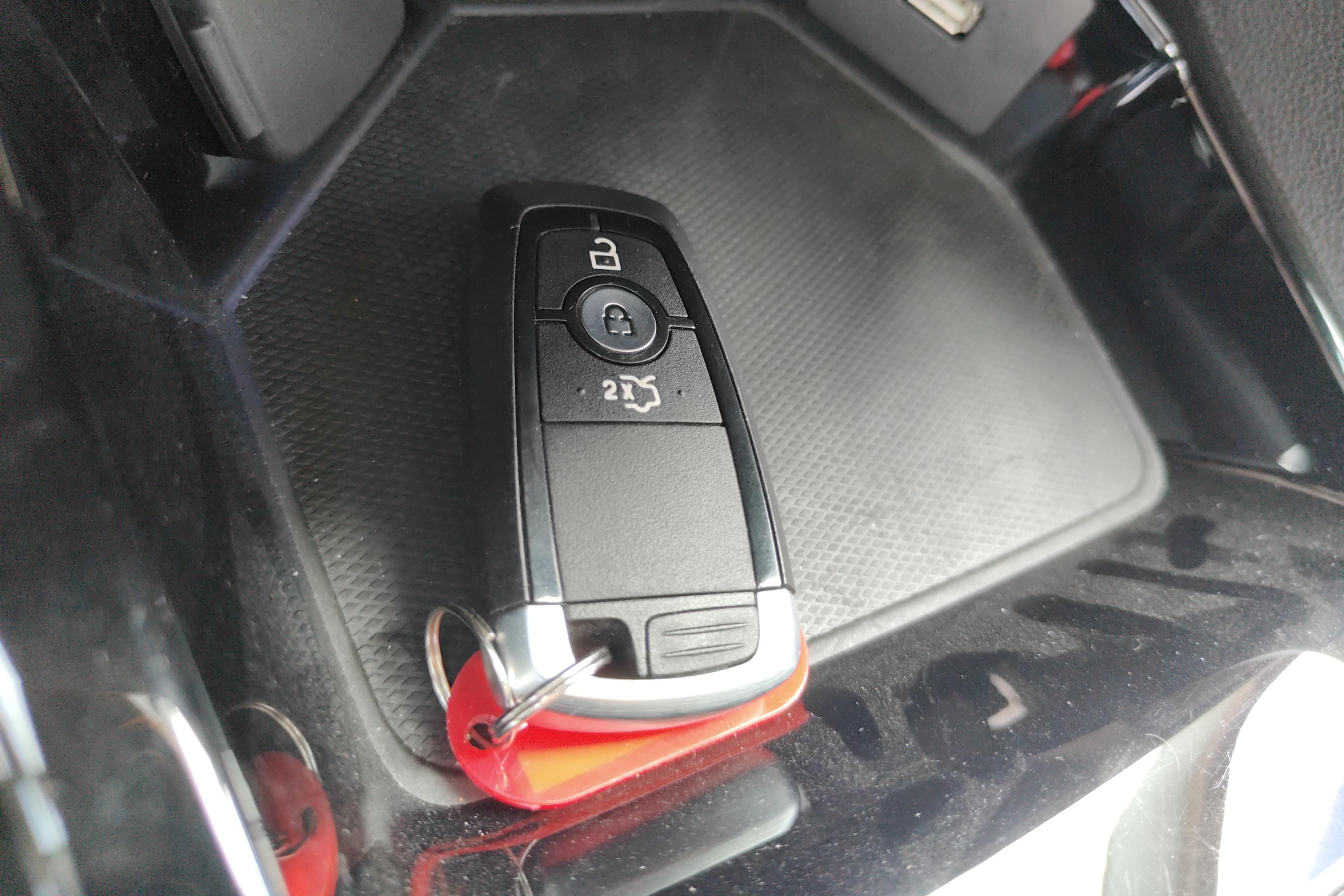 Ford Escort 2022 car image #18