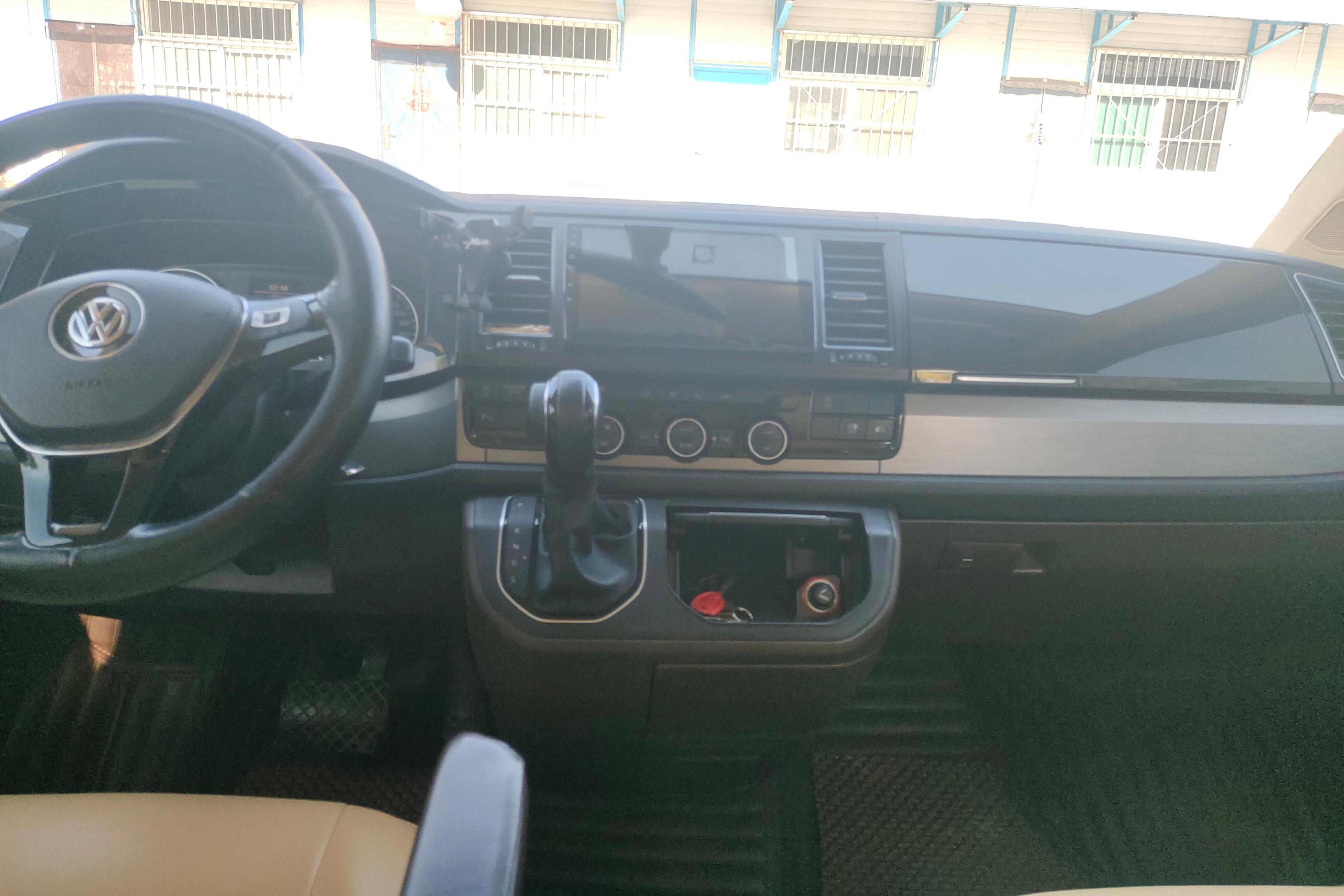 Volkswagen Caravelle 2018 car image #18