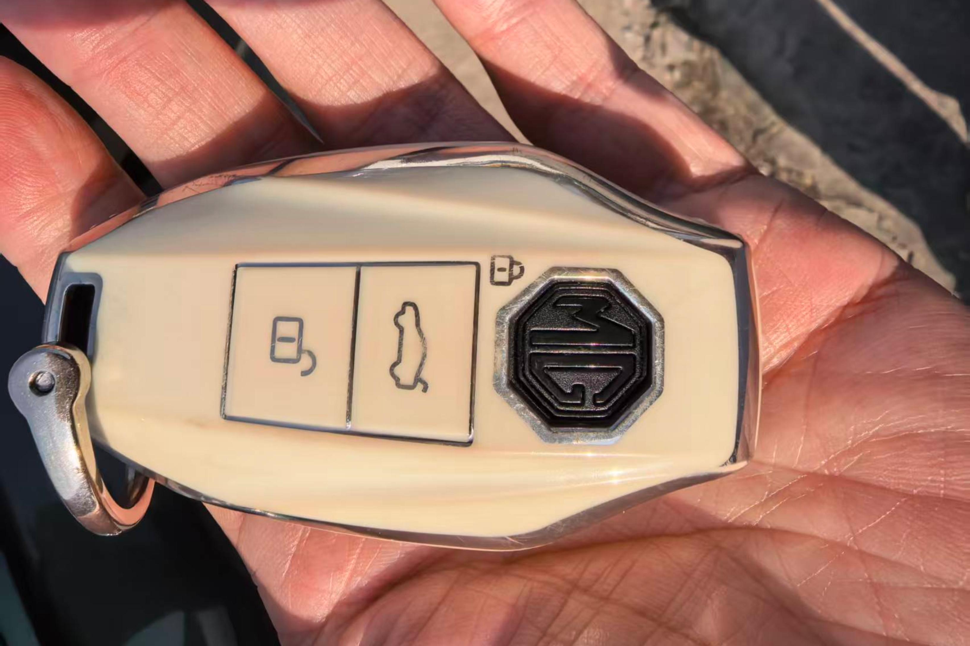 MG ES5 2023 car image #18