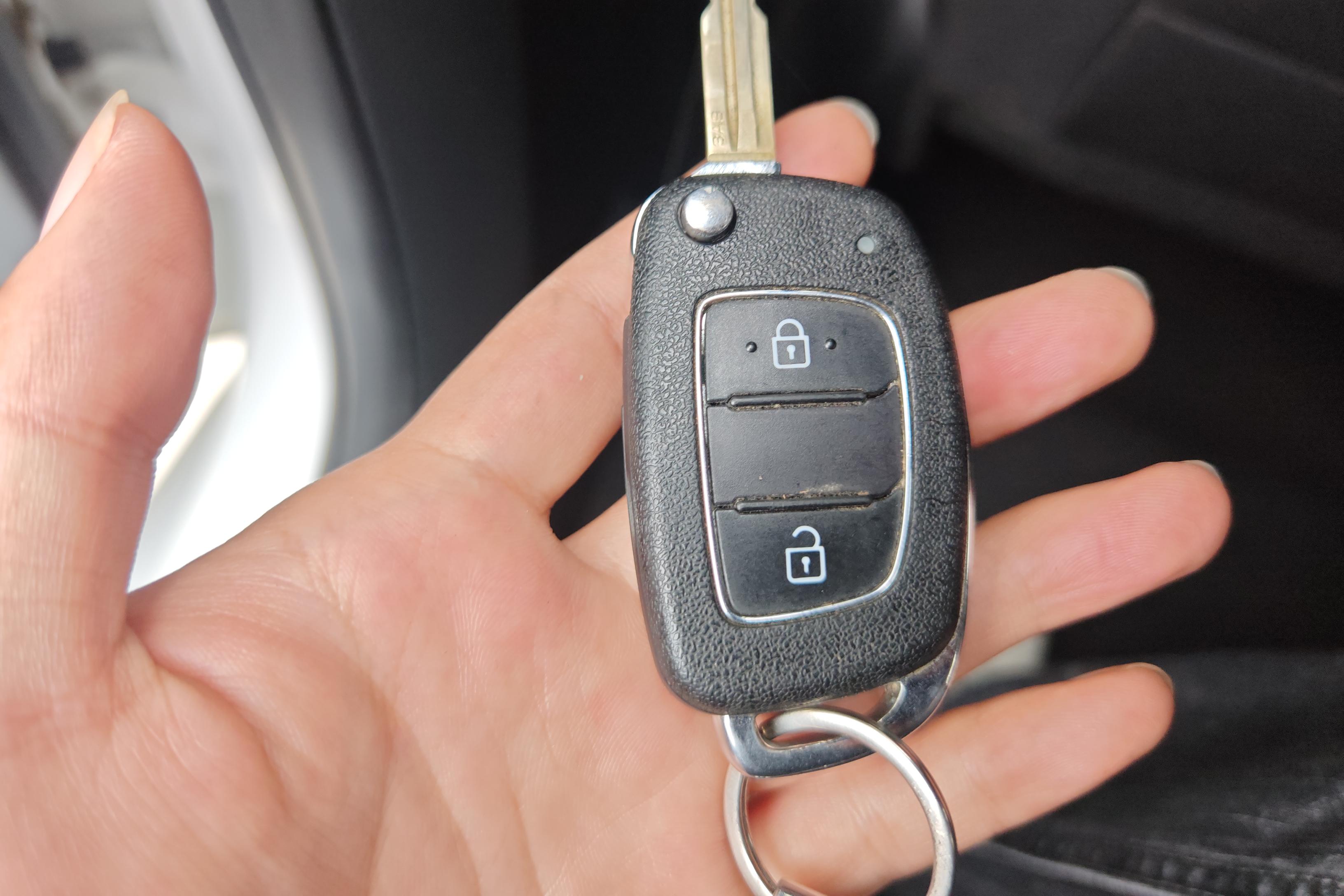 Hyundai Reina 2021 car image #18