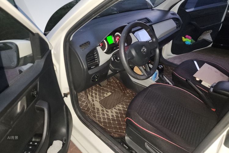 Skoda Fabia 2017 immagine di auto #18