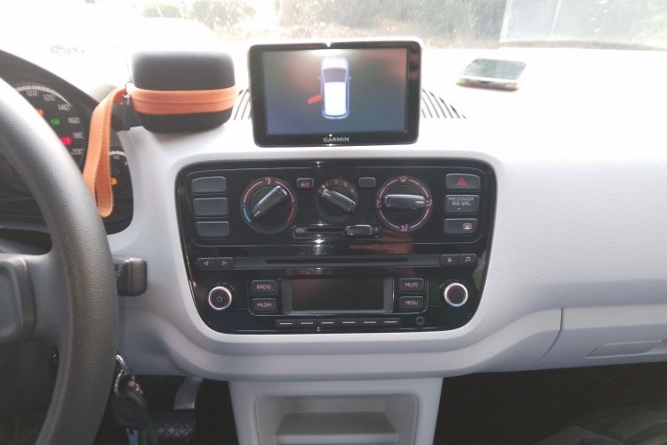 Volkswagen up! 2016 immagine di auto #18