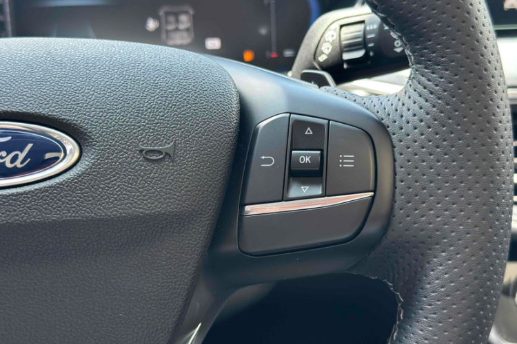 Ford Focus Active 2021 car image #18