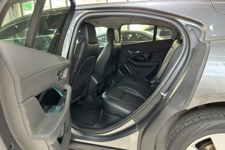 2019 car image #18