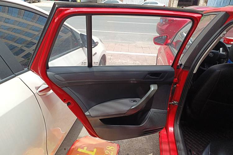 Skoda Rapid Spaceback 2015 car image #18