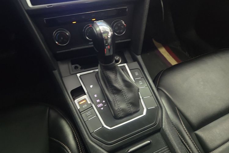 Volkswagen Lamando 2018 immagine di auto #18