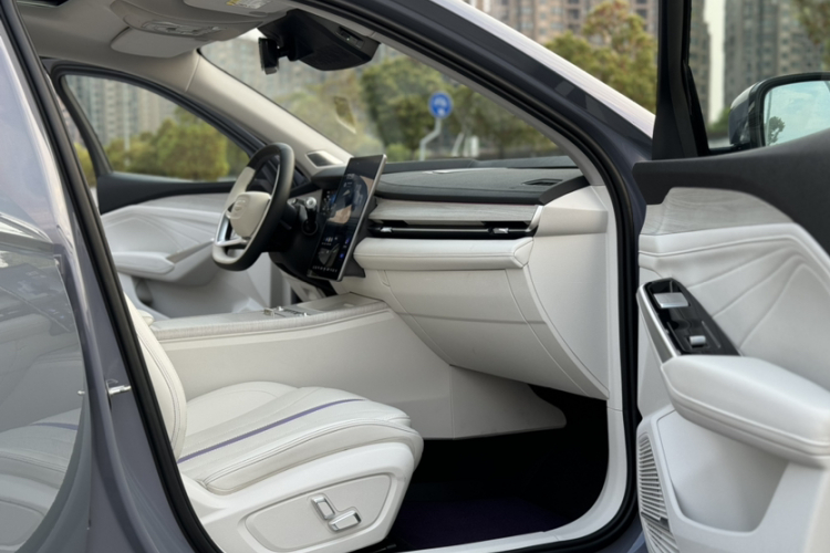 GEELY PrefaceL 2023 car image #18