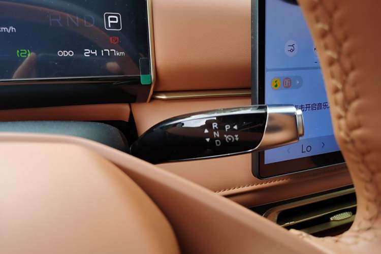 哪吒汽车 哪吒X 2024 汽车图片 #18