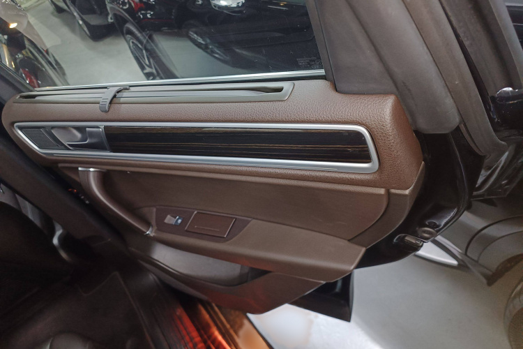 Volkswagen Touareg 2016 car image #18