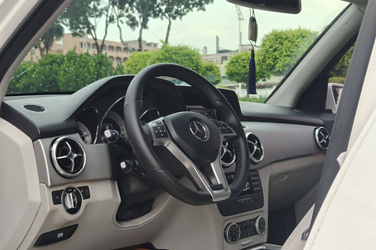 Mercedes-Benz GLK Class 2015 car image #18