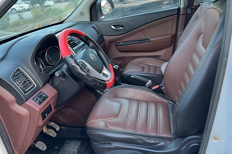 Forthing SX6 2017 #18 Forthing SX6 2017 car image #18