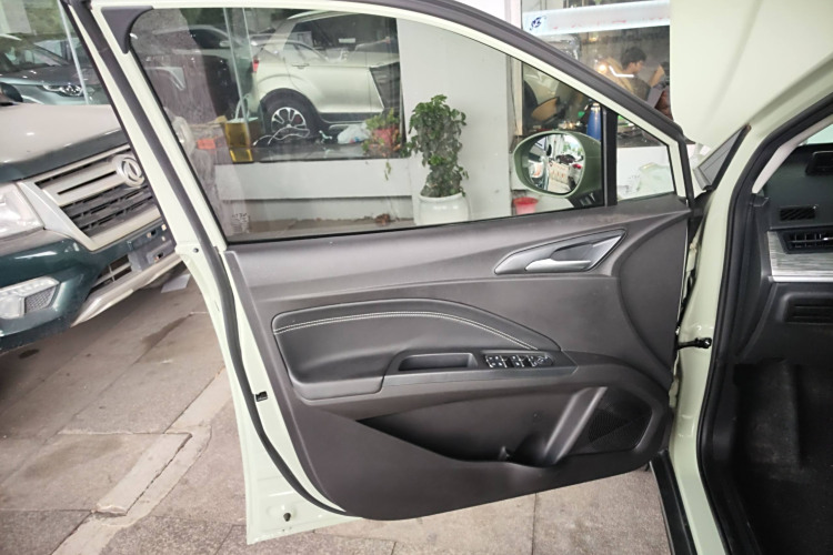 哪吒汽车 哪吒AYA 2024 汽车图片 #18