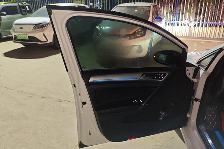 Volkswagen Golf Pure Electric 2021 #18 Volkswagen Golf Pure Electric 2021 image de voiture #18