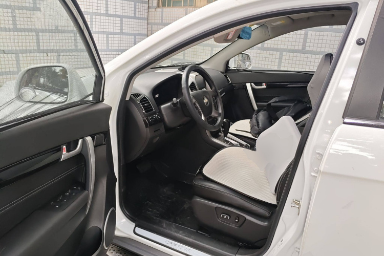 Chevrolet Captiva (Imported) 2015 car image #18