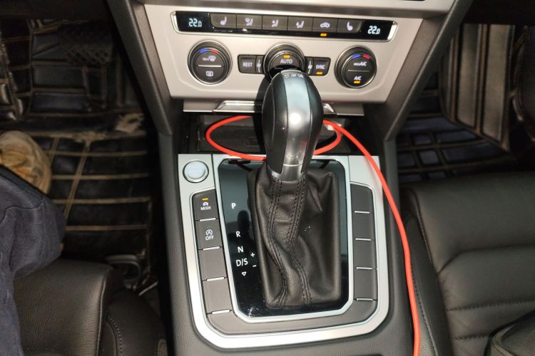 Volkswagen Passat Variant 2018 immagine di auto #18