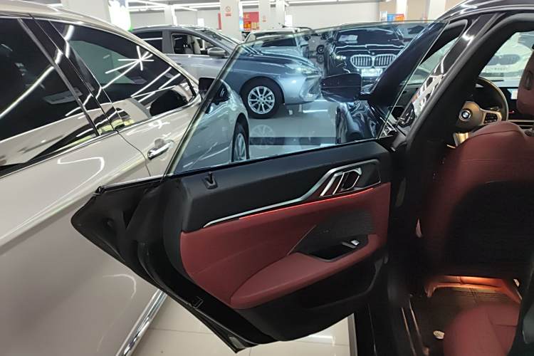 BMW i4 M50 2024 #18 BMW i4 M50 2024 car image #18