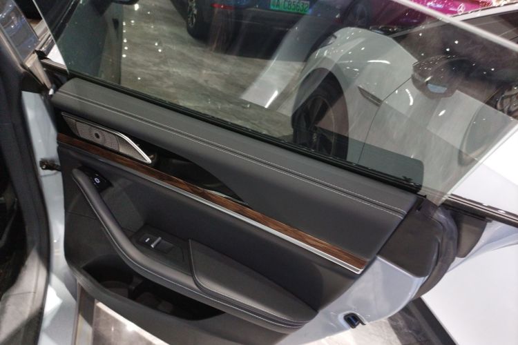 哪吒汽车 哪吒S 2023 汽车图片 #18